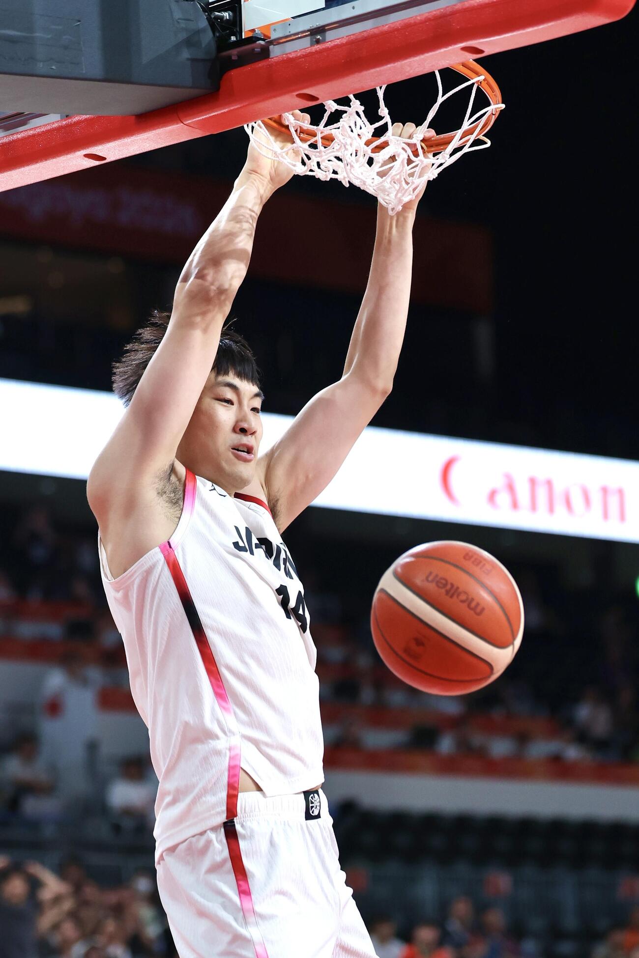 日本対韓国　第1クォーター、ダンクシュートを決める狩野富成（撮影・宮地輝）