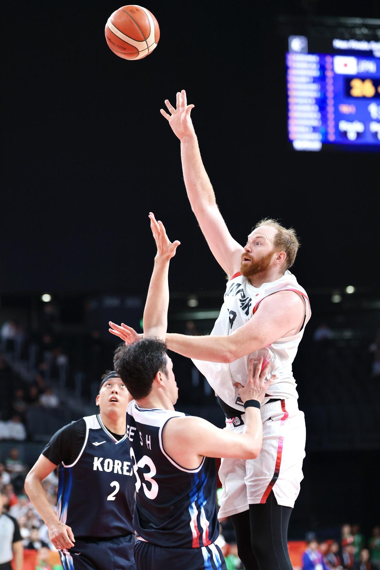 日本対韓国　第2クォーター、2点シュートを決めるアレックス・カーク（撮影・宮地輝）
