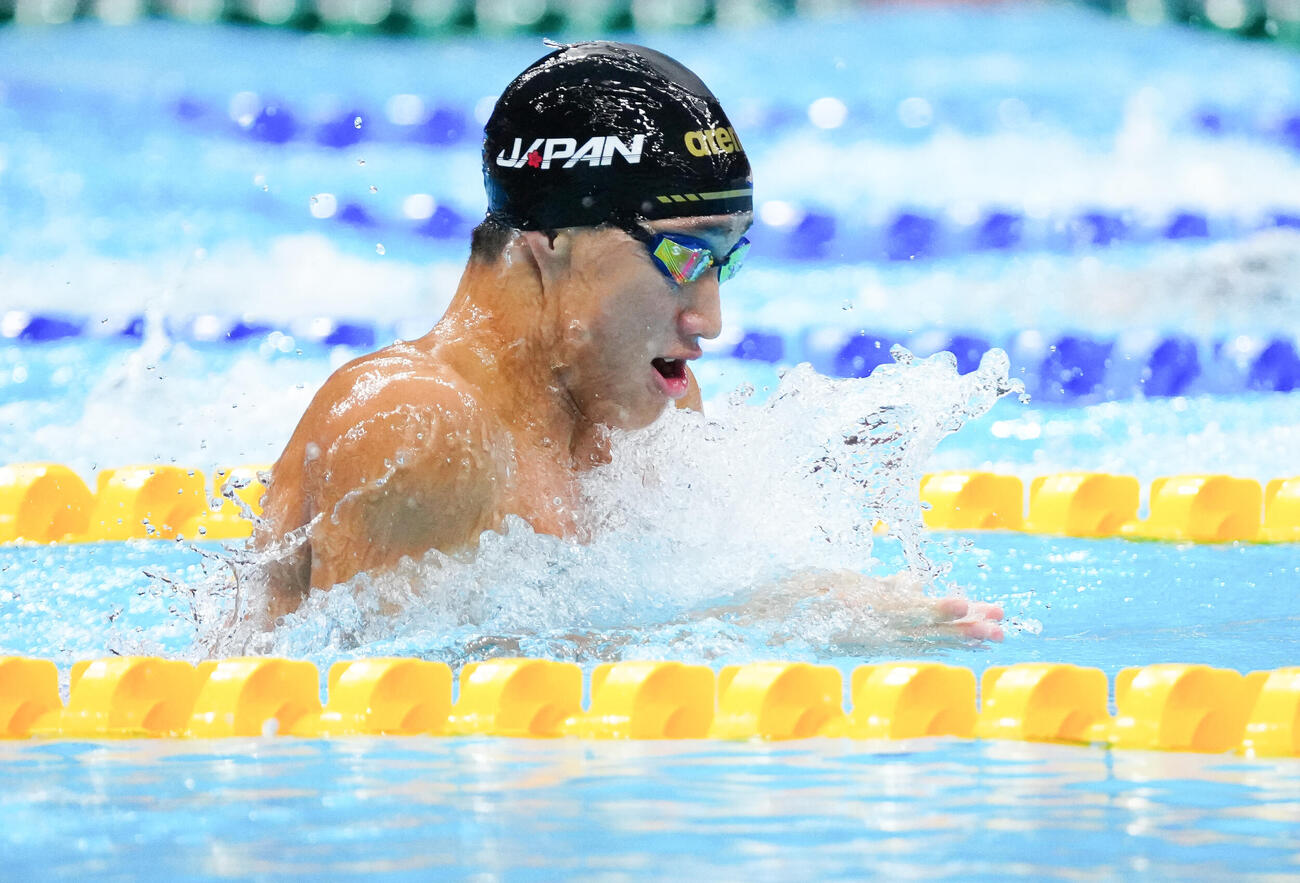 男子100メートル平泳ぎ決勝　力泳する大橋信（撮影・鈴木みどり）