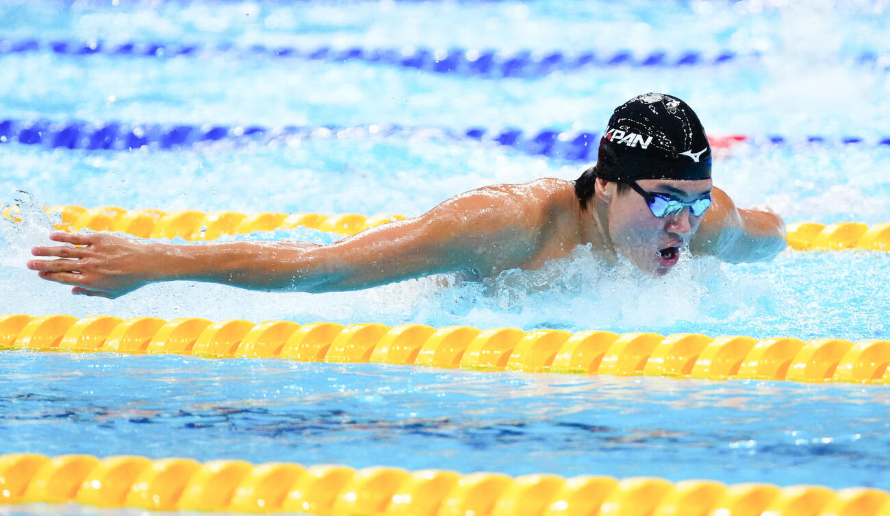 男子400メートル個人メドレー予選　バタフライを泳ぐ松下知之（撮影・鈴木みどり）