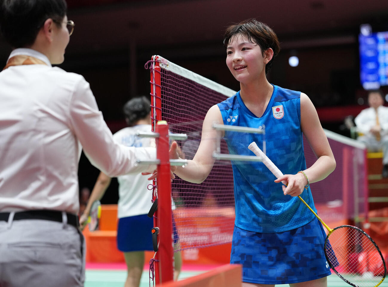 バドミントン女子団体　第2シングルスを勝利し明るい表情を見せる宮崎友花（撮影・森本幸一）
