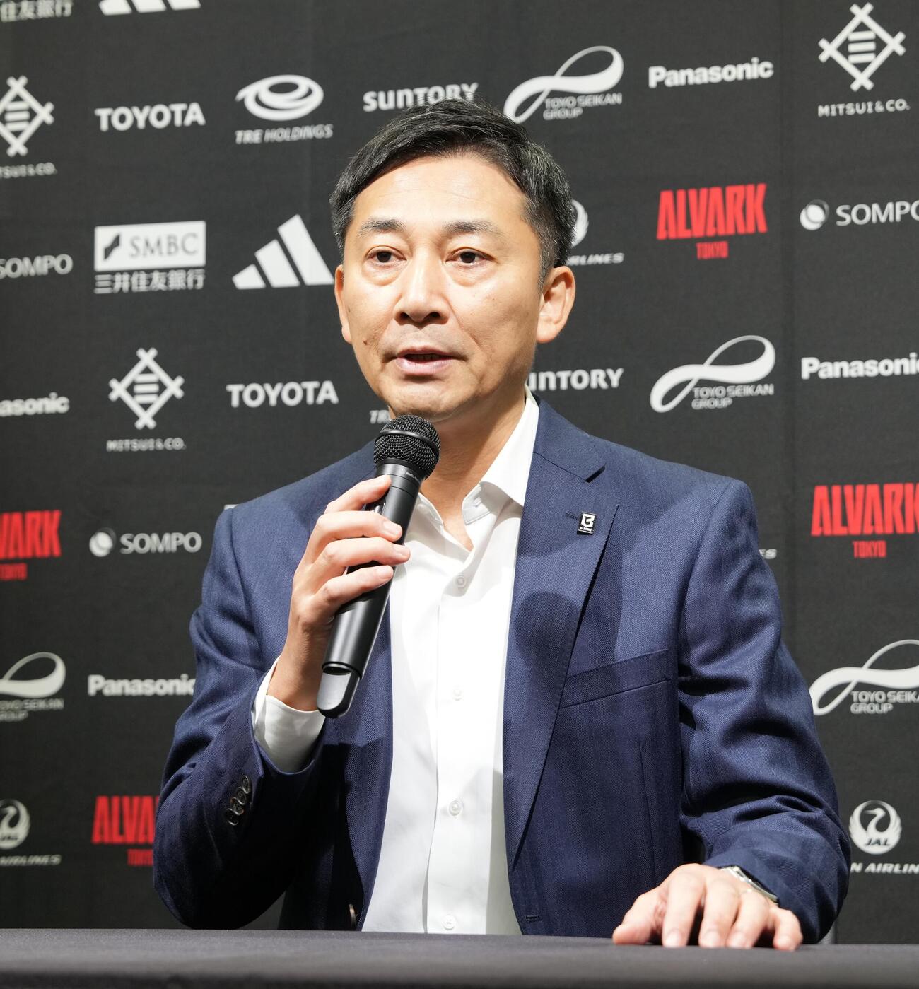 会見を行う島田慎二コミッショナー（撮影・小島史椰）