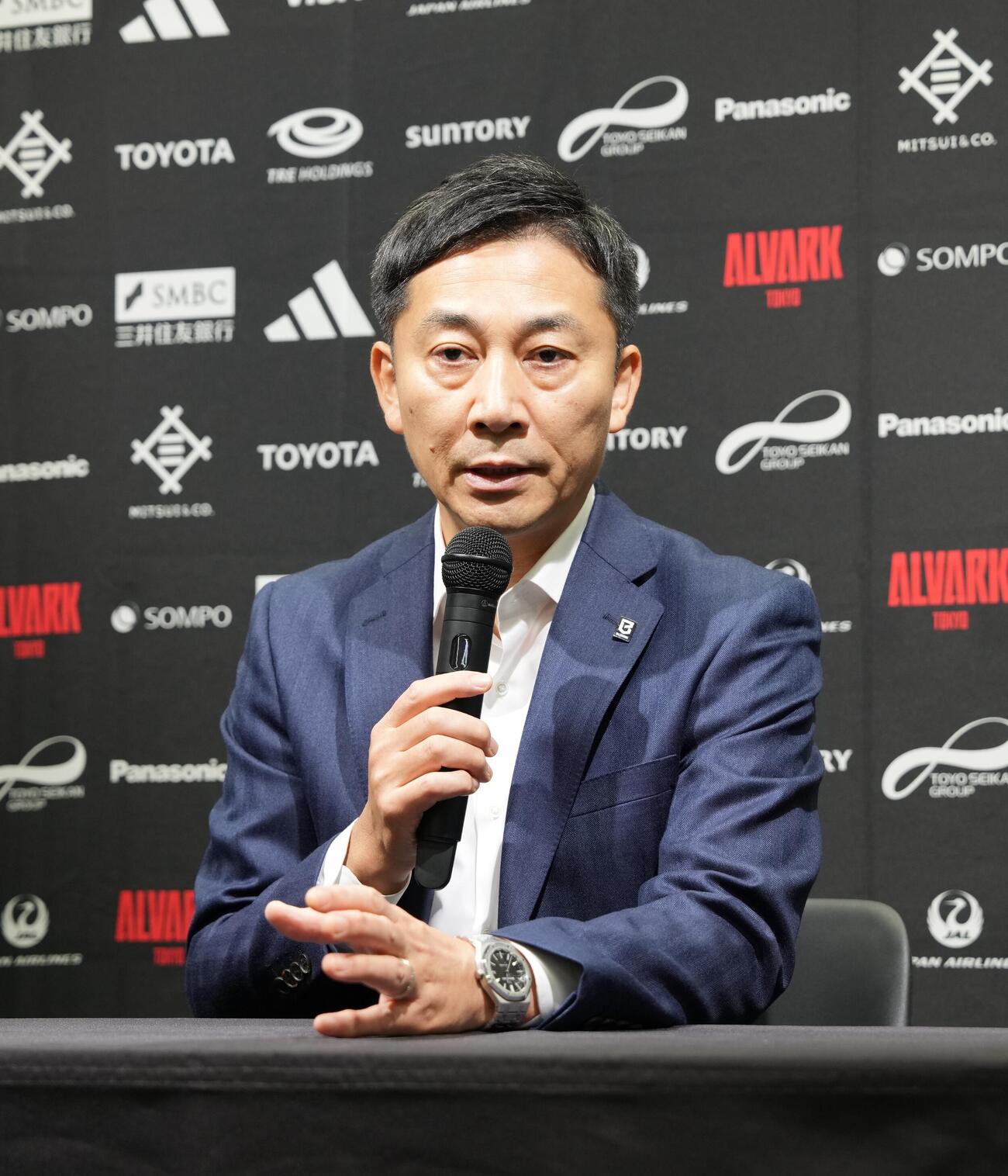 会見を行う島田慎二コミッショナー（撮影・小島史椰）