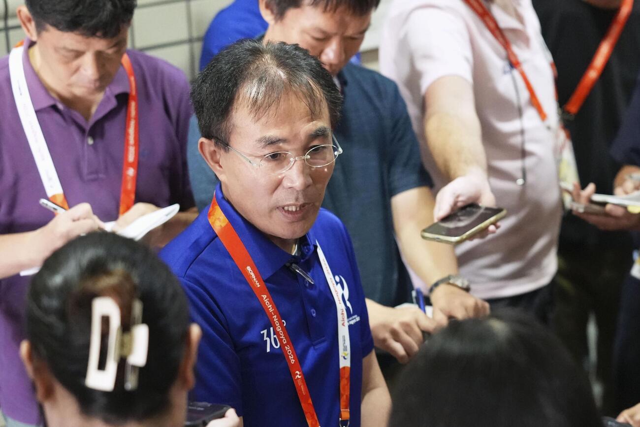 公式記者会見後に取材に応じる大会組織委の大参孝彰事務局次長＝22日午後、名古屋市（共同）