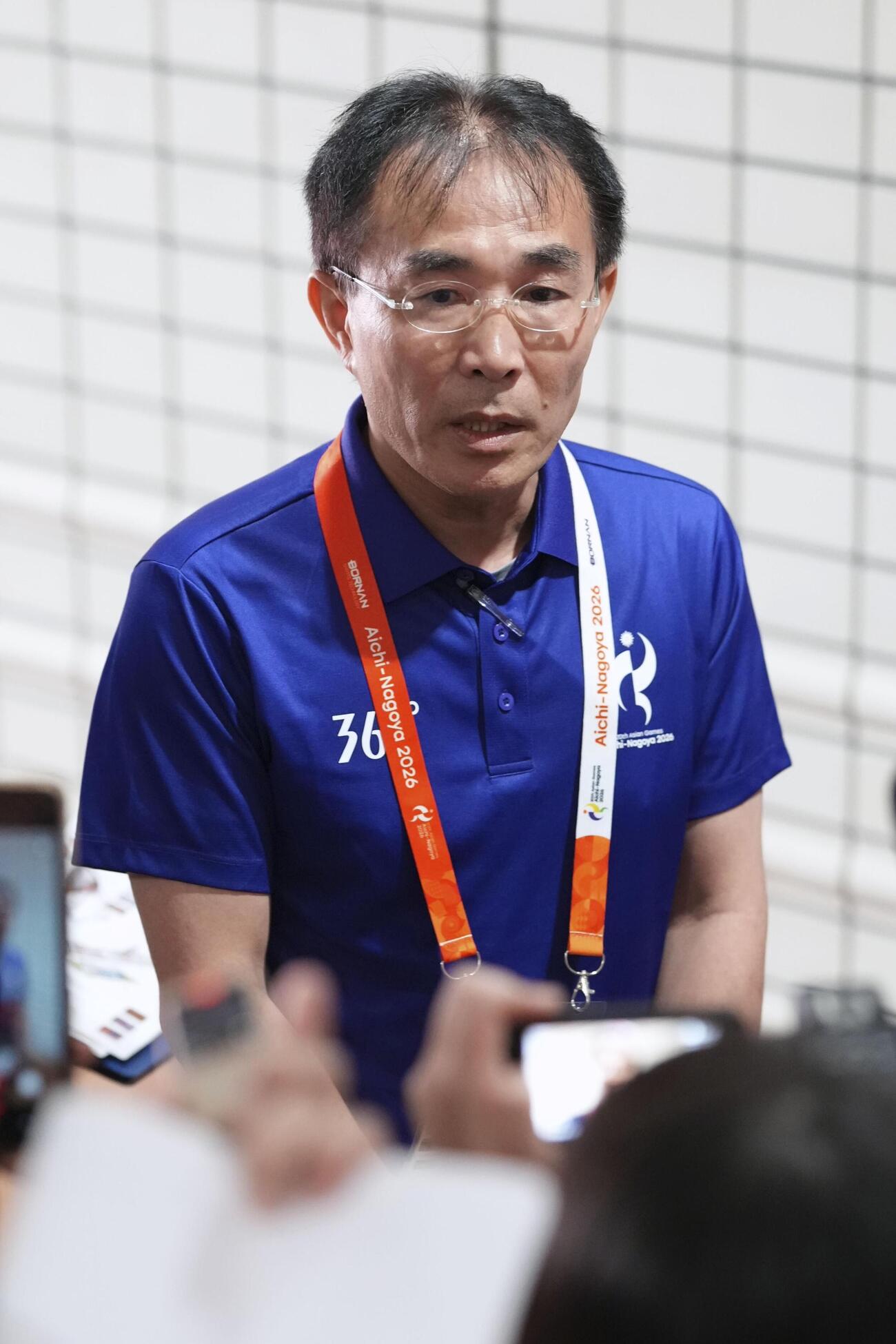 公式記者会見後に取材に応じる大会組織委の大参孝彰事務局次長＝22日午前、名古屋市（共同）