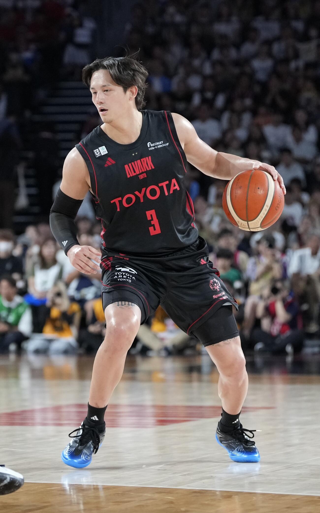 A東京対琉球　第1クオーター、ボールをコントロールするテーブス海（撮影・小島史椰）