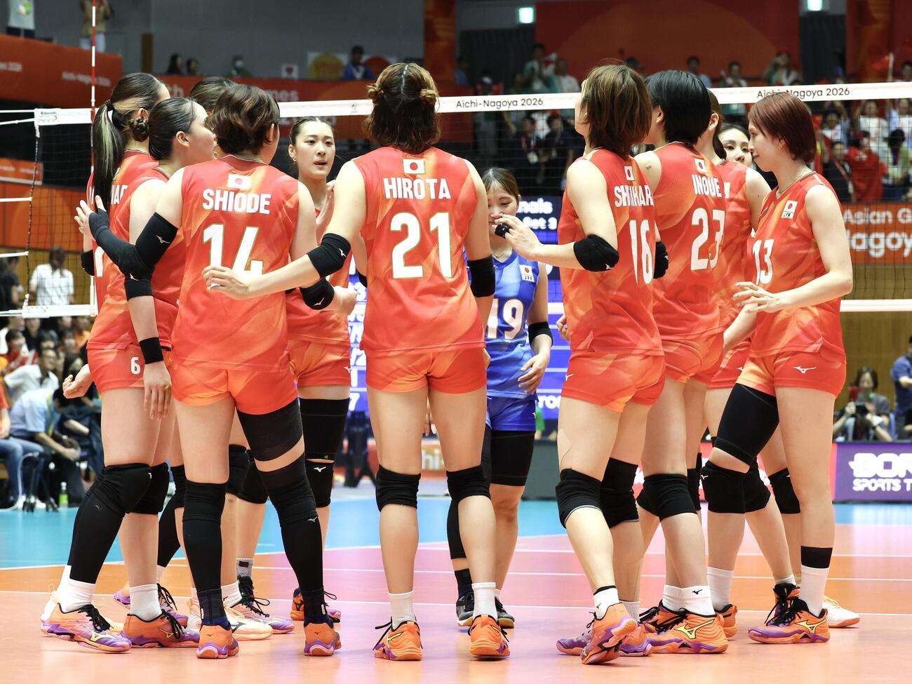 日本対女子　中国に敗れ銀メダルとなった日本（撮影・宮地輝）