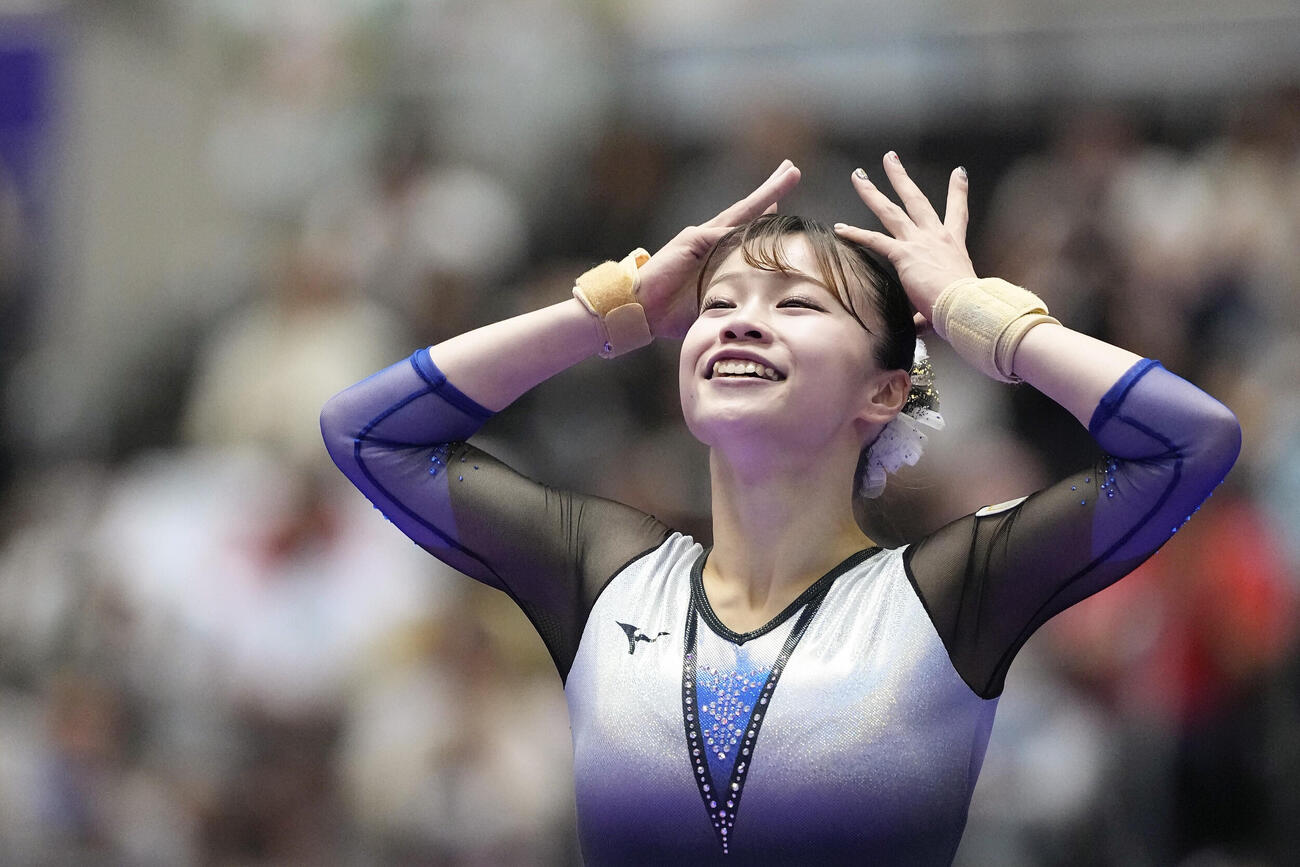 愛知・名古屋アジア大会の体操女子個人総合で優勝した杉原愛子の床運動（共同）