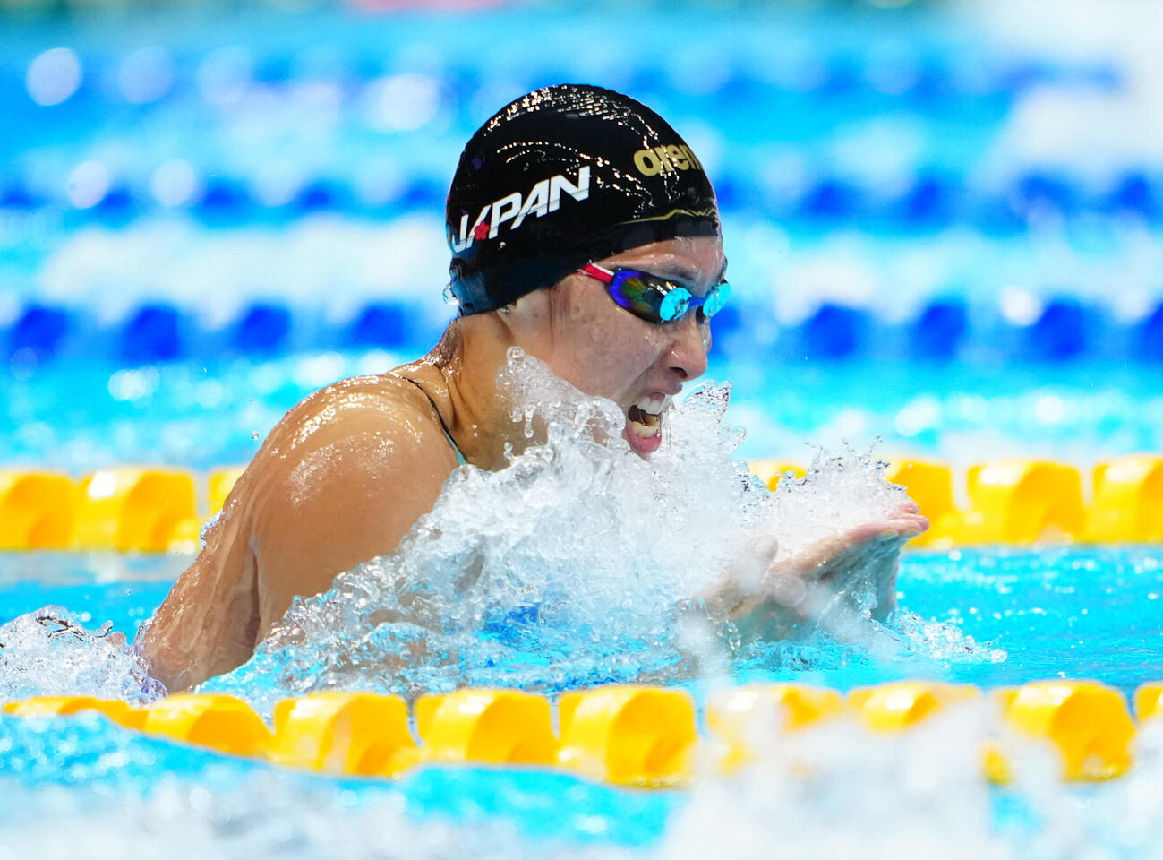 女子100メートル平泳ぎ決勝　力泳する鈴木聡美（撮影・鈴木みどり）