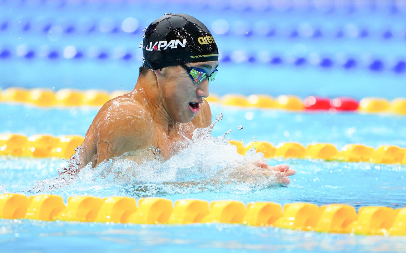 混合400メートルメドレーリレー決勝　平泳ぎを泳ぐ大橋信（撮影・鈴木みどり）