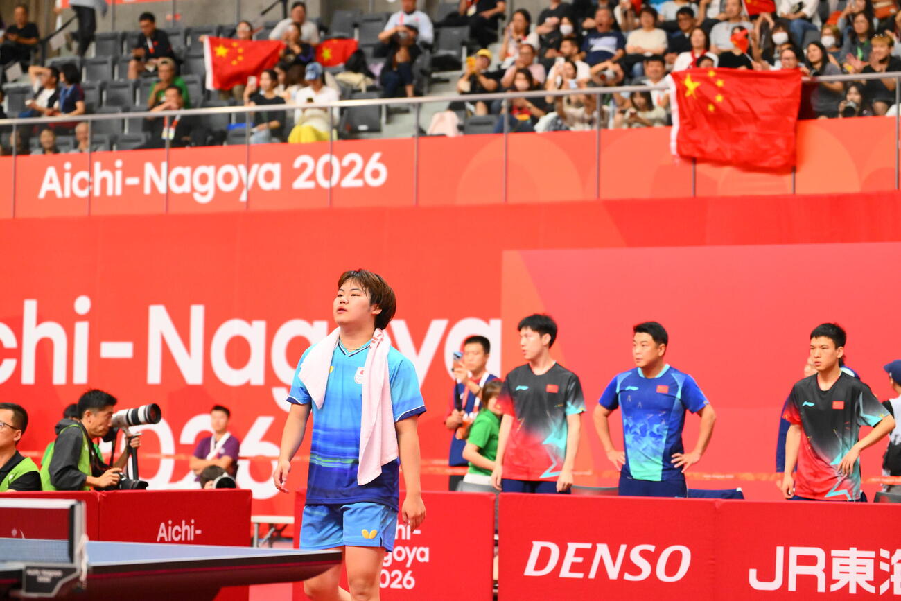 男子団体決勝　日本対中国　中国の選手に敗れた松島輝空（撮影・滝沢徹郎）