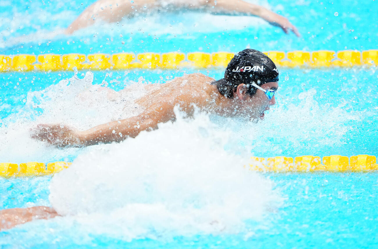 男子50メートルバタフライ予選　力泳する光永翔音（撮影・鈴木みどり）