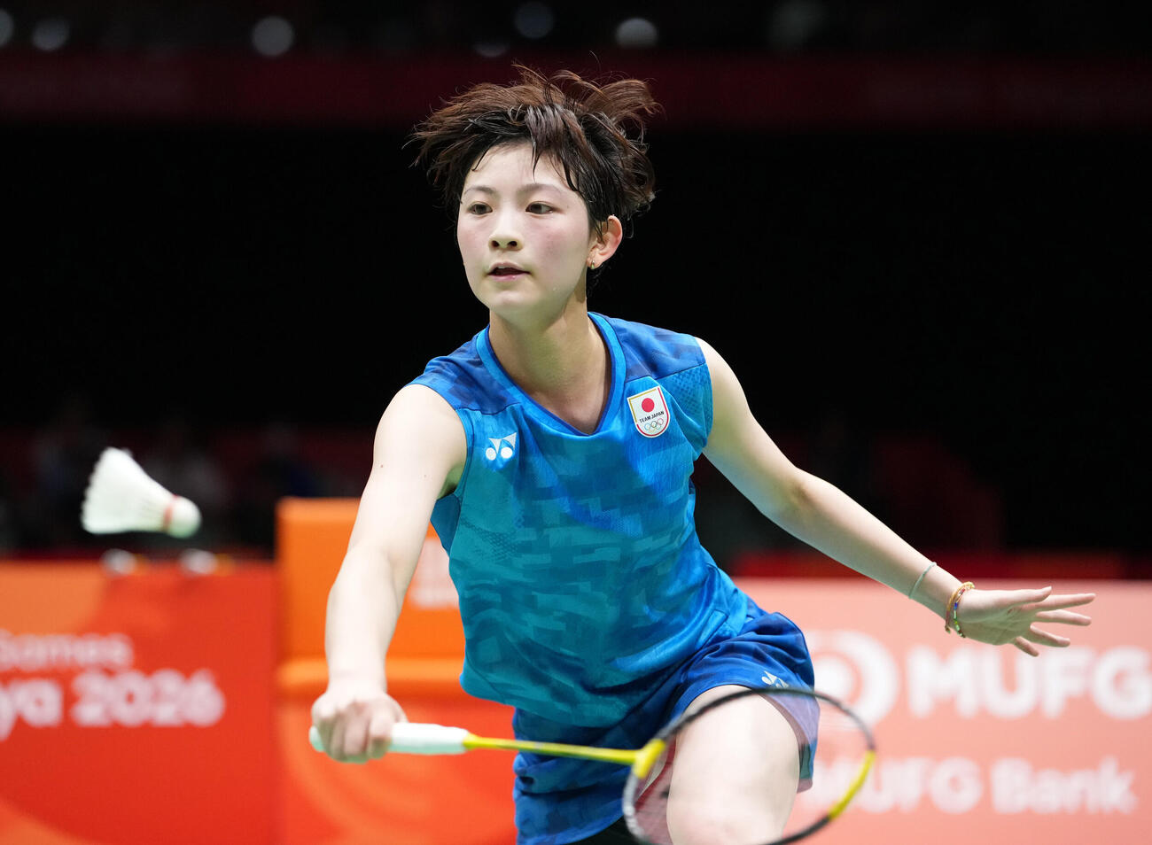 バドミントン女子団体決勝日本対中国　第3試合シングルス戦　シャトルを追う宮崎友花（撮影・森本幸一）