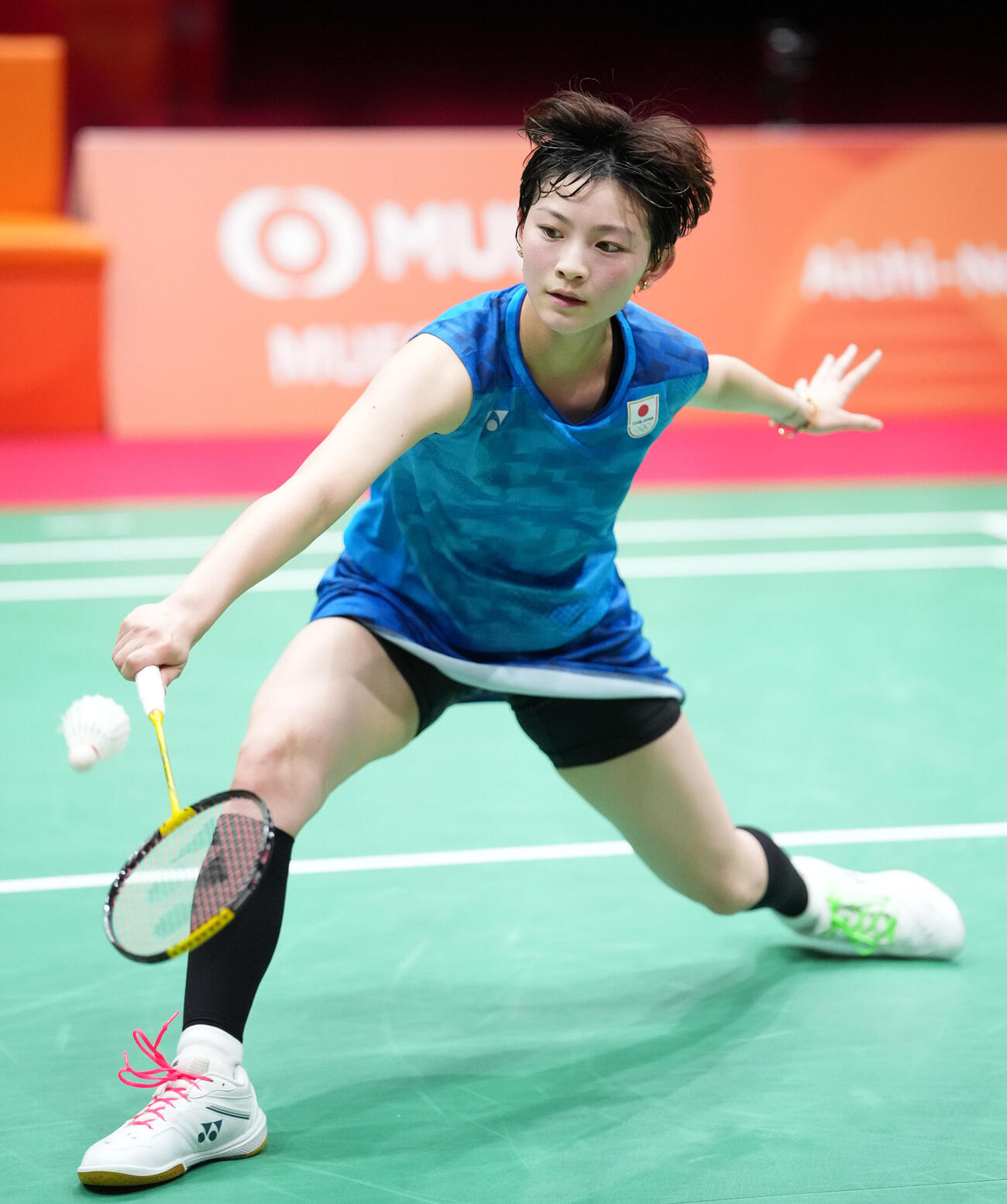 バドミントン女子団体決勝日本対中国　第3試合シングルス戦　シャトルを追う宮崎友花（撮影・森本幸一）