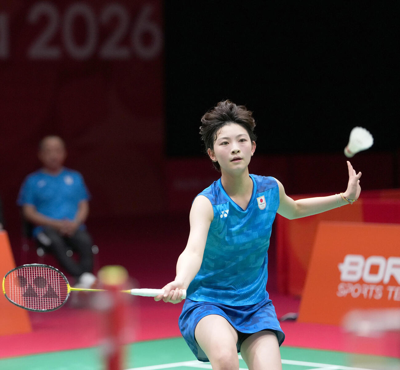 バドミントン女子団体決勝日本対中国　第3試合シングルス戦　シャトルを追う宮崎友花（撮影・森本幸一）