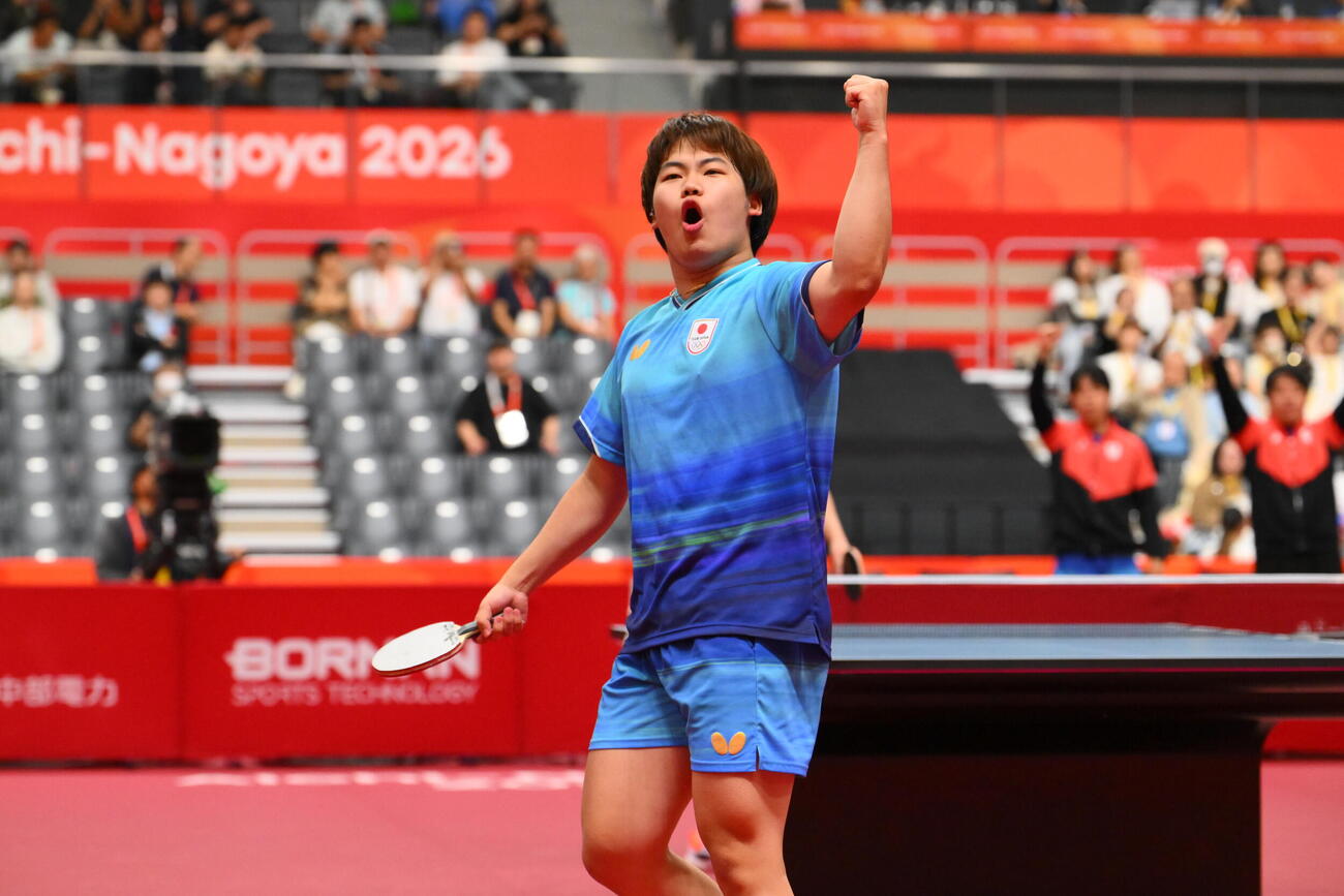 男子団体決勝　日本対中国　ポイントを奪い雄叫びをあげる松下輝空（撮影・滝沢徹郎）