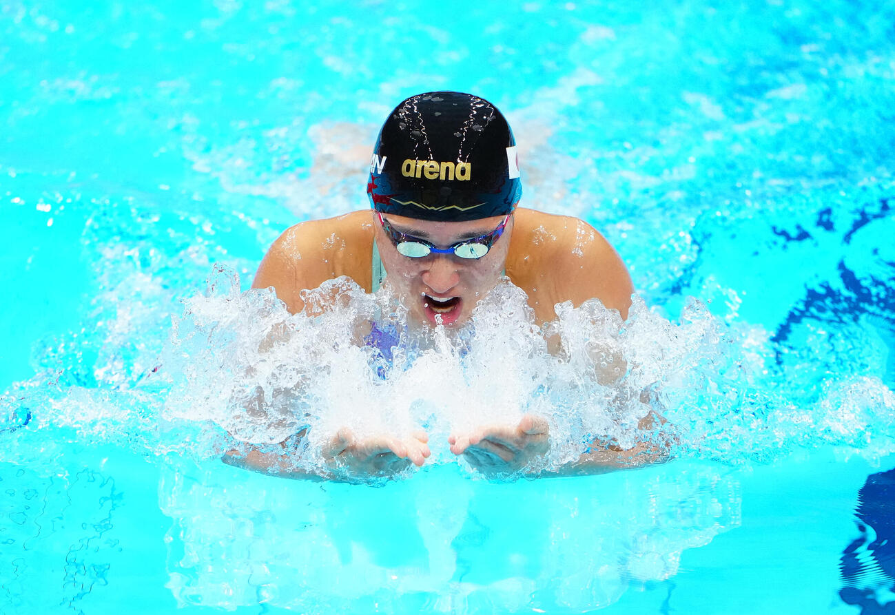 女子200メートル平泳ぎ予選　力泳する鈴木聡美（撮影・鈴木みどり）