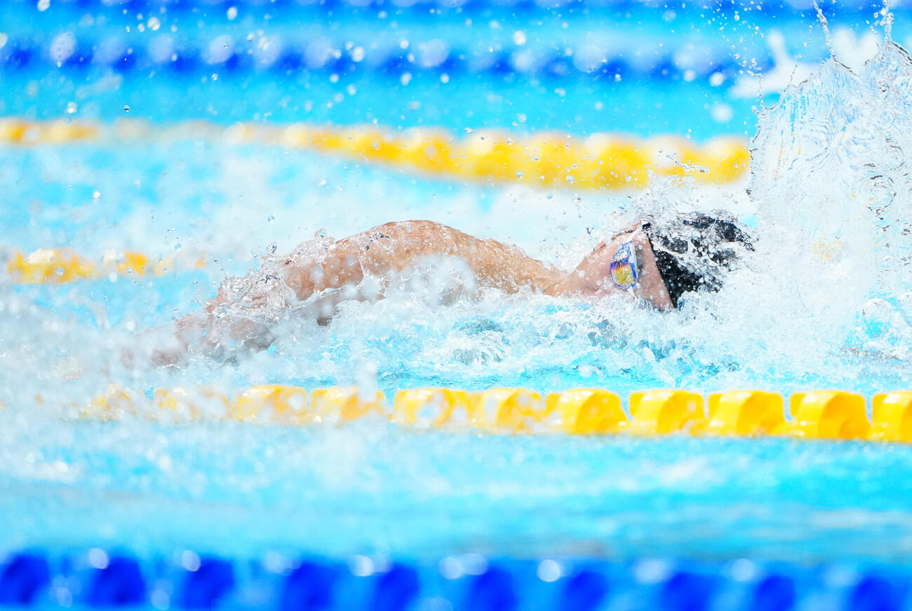 男子400メートルリレー決勝　力泳する光永翔音（撮影・鈴木みどり）