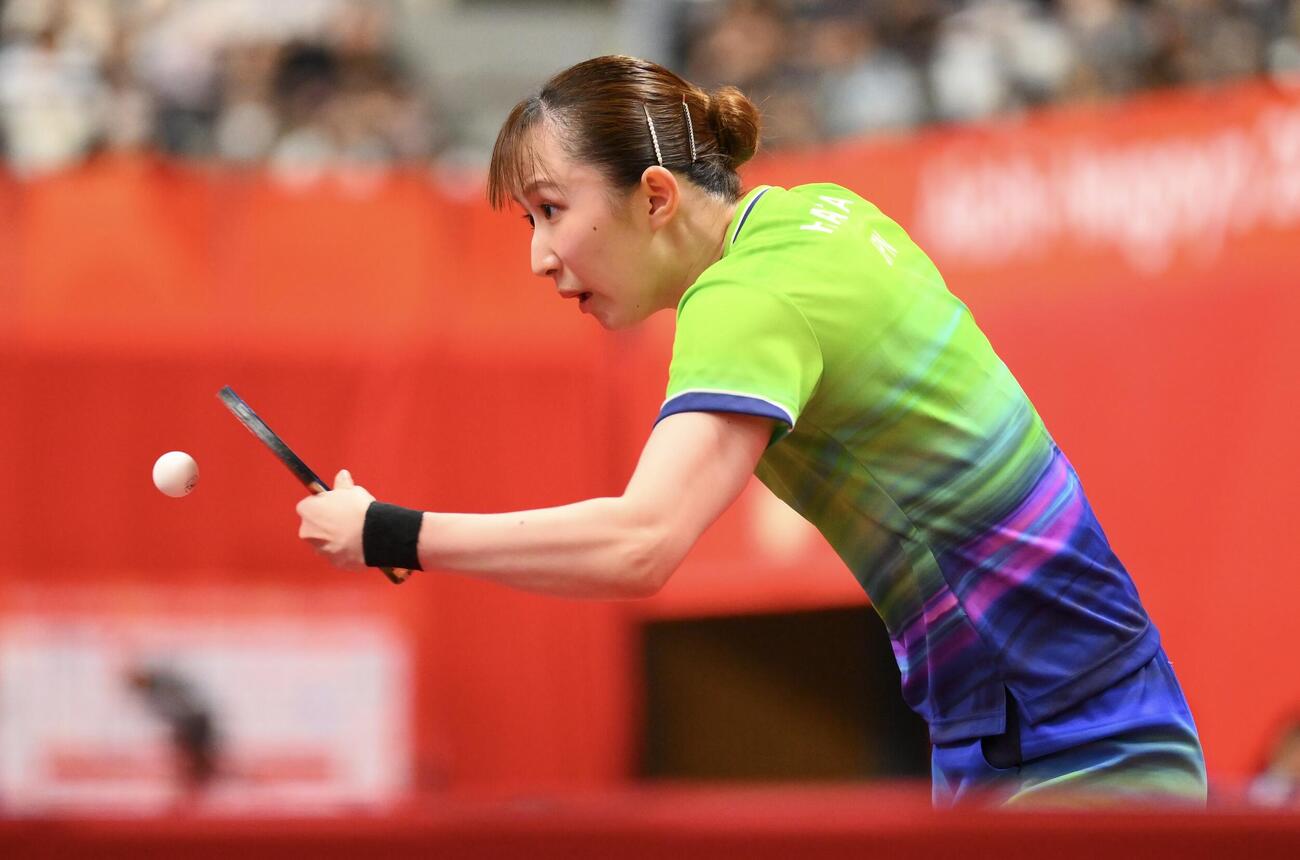 女子団体決勝　日本対中国　ラリーをする早田ひな（撮影・滝沢徹郎）