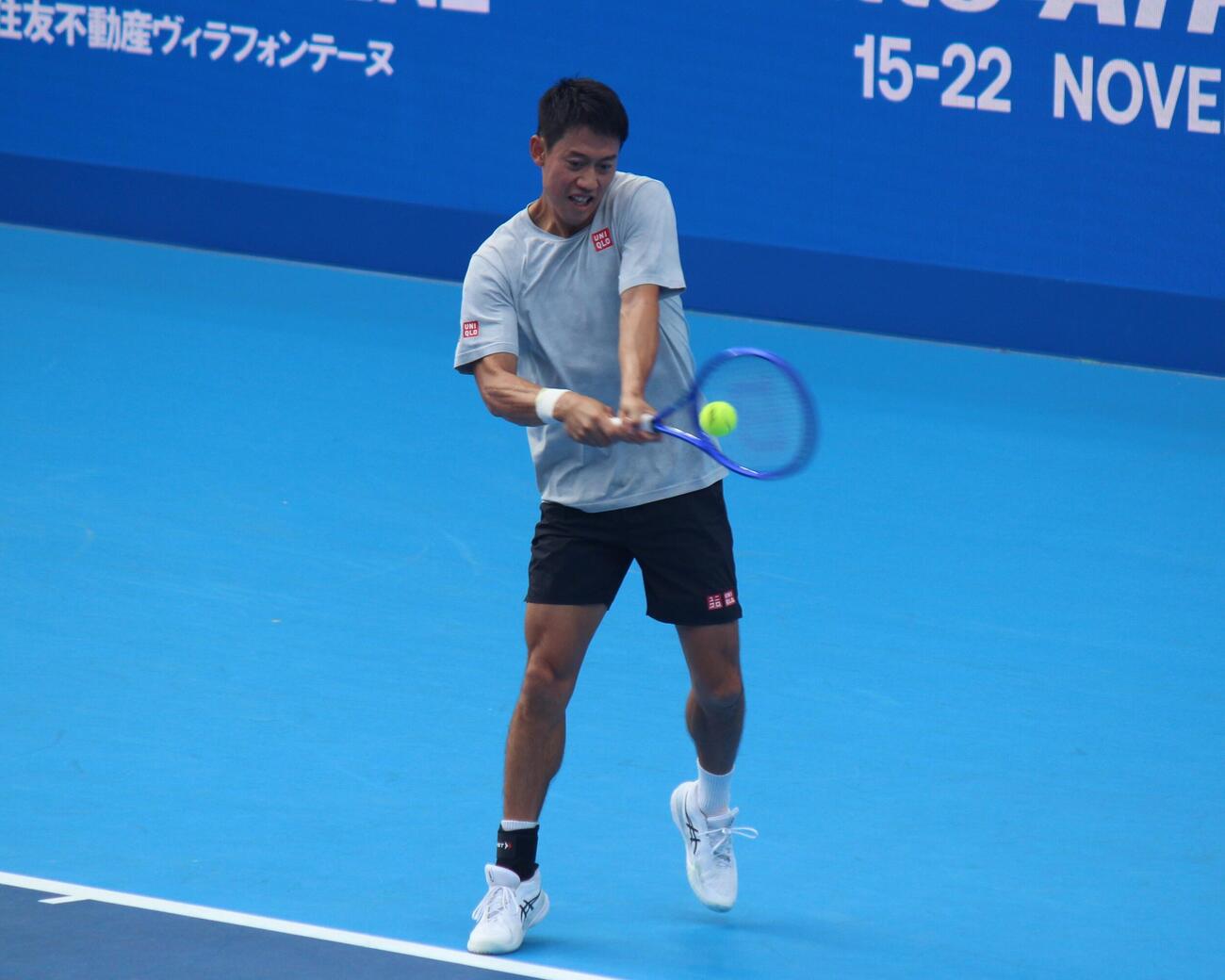 有明コロシアムで公開練習を行う錦織圭