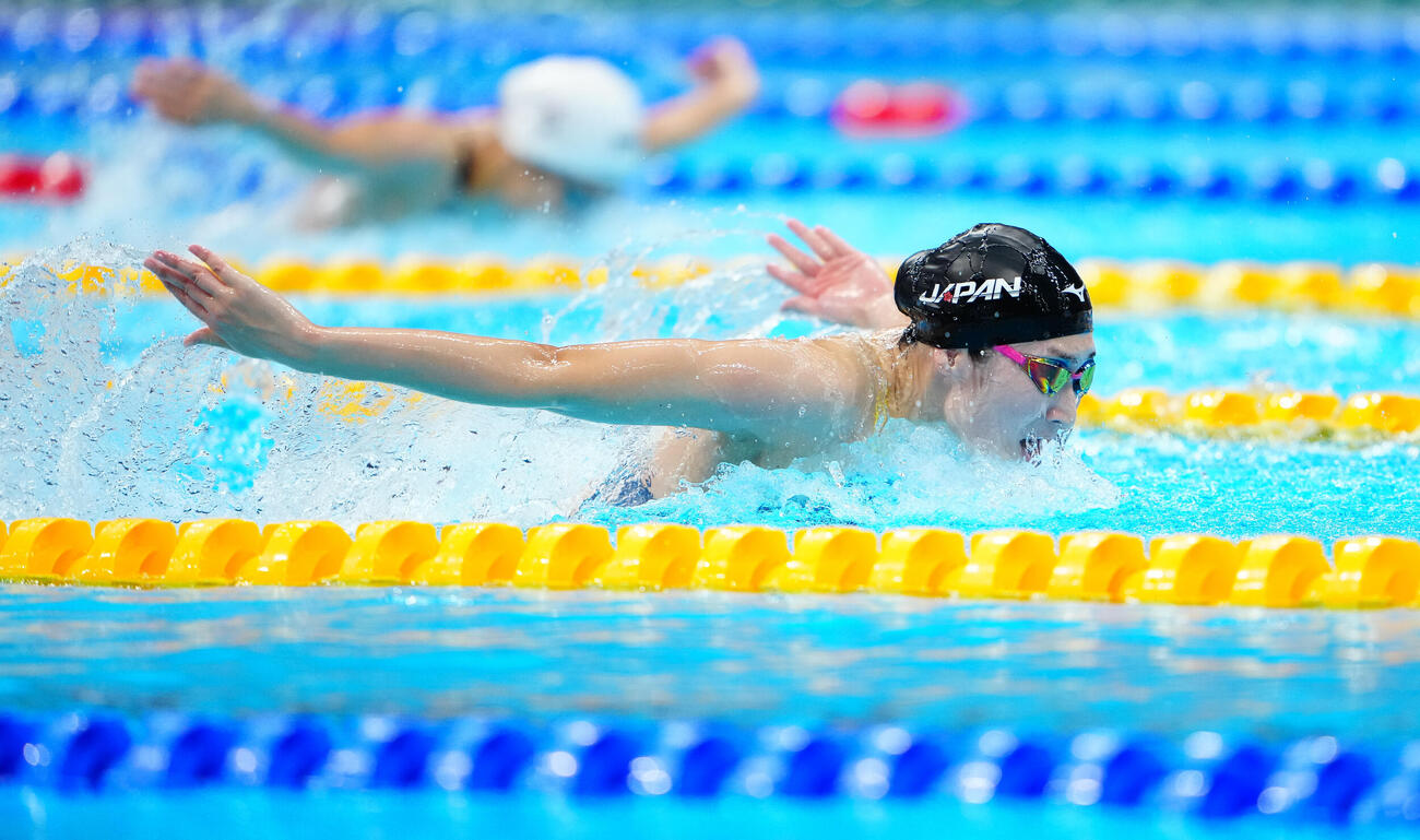 女子400メートルメドレーリレー決勝　バタフライを泳ぐ池江璃花子（撮影・鈴木みどり）