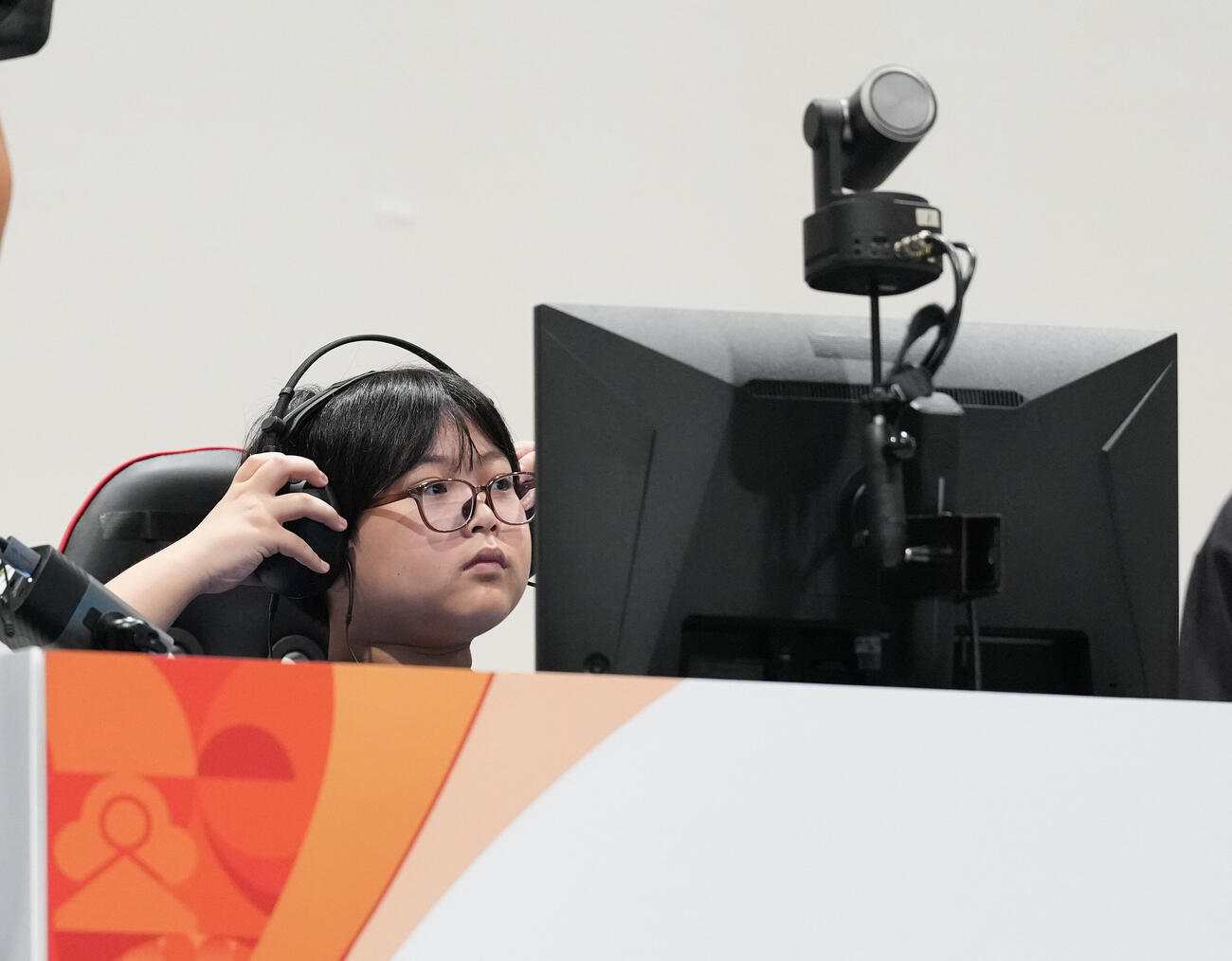 eスポーツ「ぷよぷよ」準々決勝　スタンバイする栗原悠輝（撮影・森本幸一）