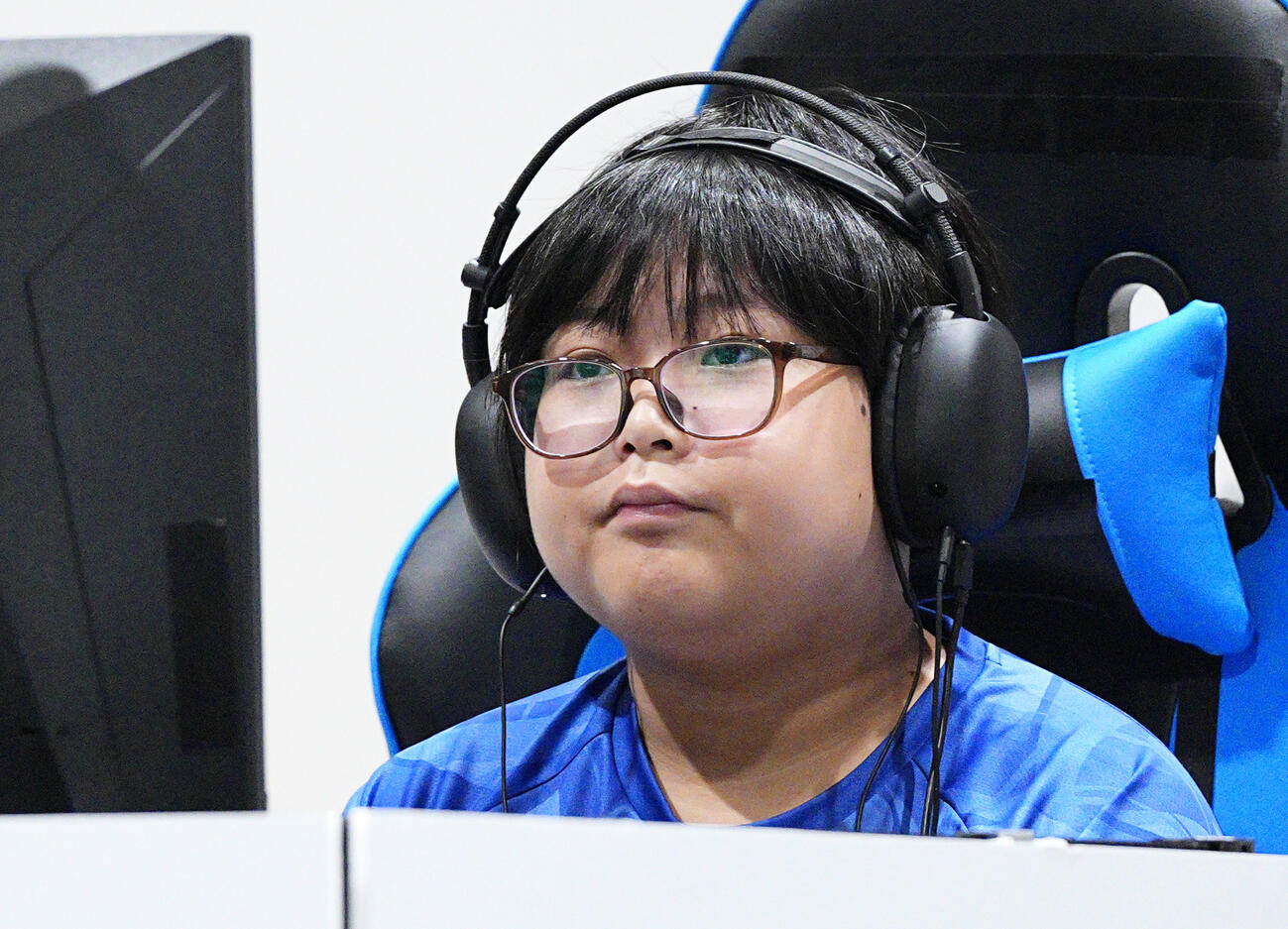 「ぷよぷよ」決勝でプレーする栗原悠輝。eスポーツで日本勢初の金メダルを獲得した＝愛知県国際展示場