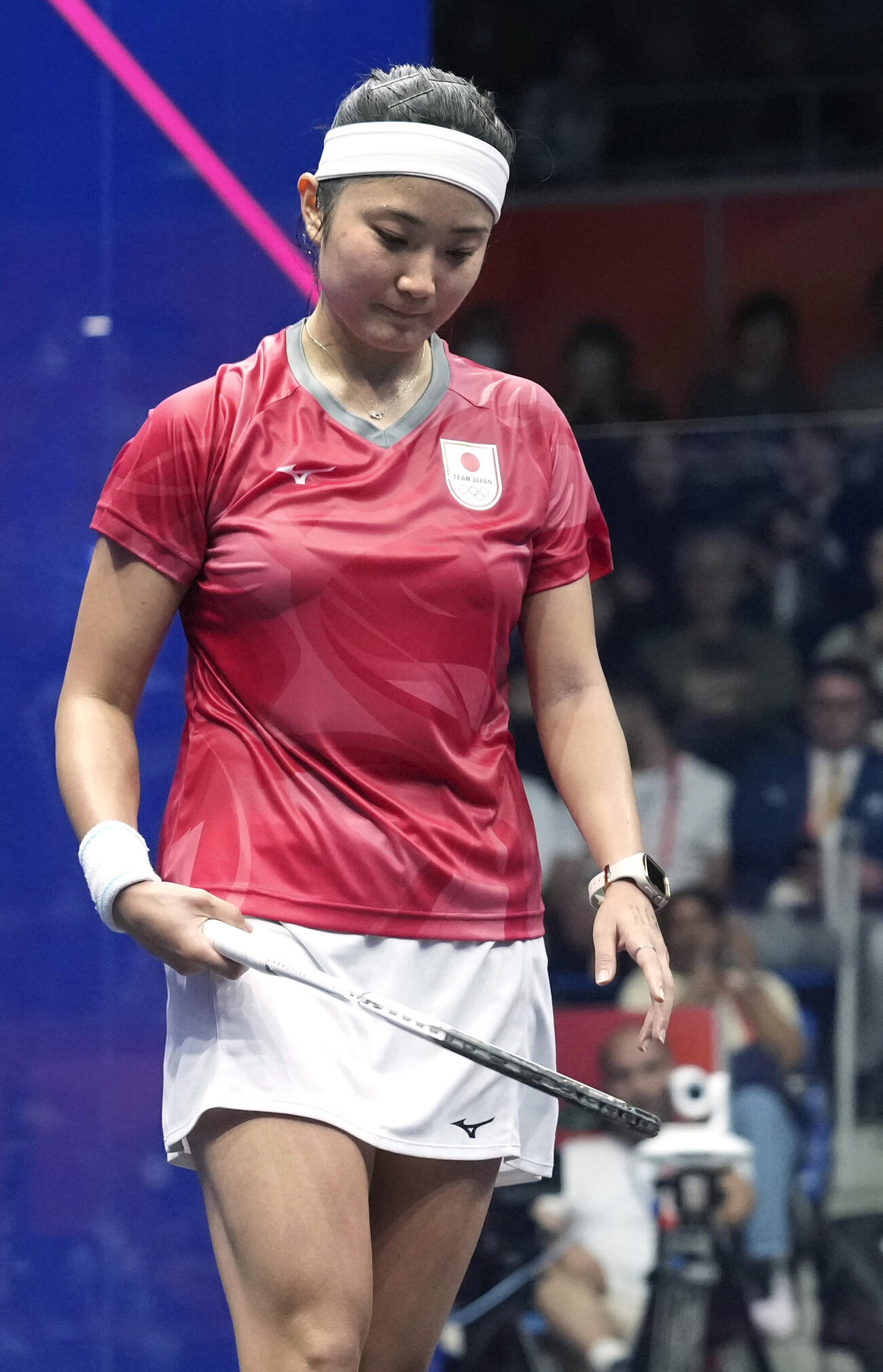 女子シングルス準決勝でインド選手に敗れ、肩を落とす渡辺聡美＝名古屋金城ふ頭アリーナ（共同）