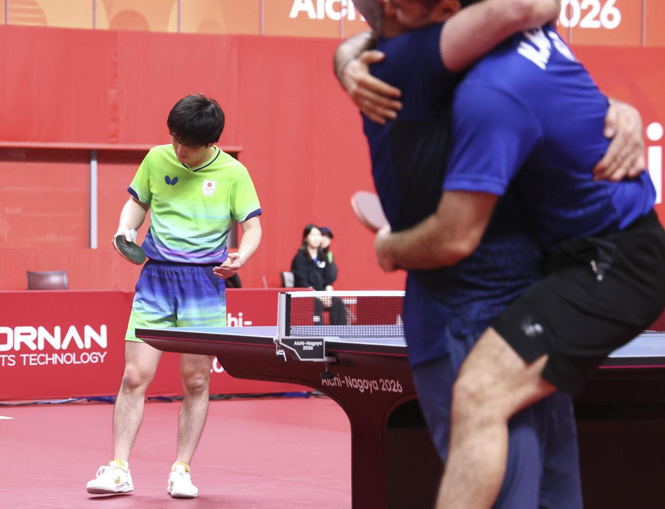 男子シングルス準々決勝　イラン選手に敗れた張本智和＝豊田市総合体育館（共同）