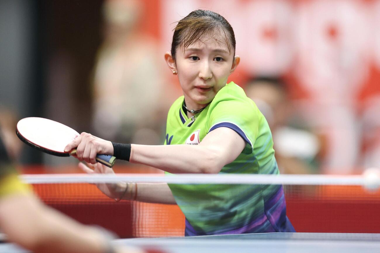女子シングルス準々決勝　マカオ選手と対戦する早田ひな＝豊田市総合体育館（共同）