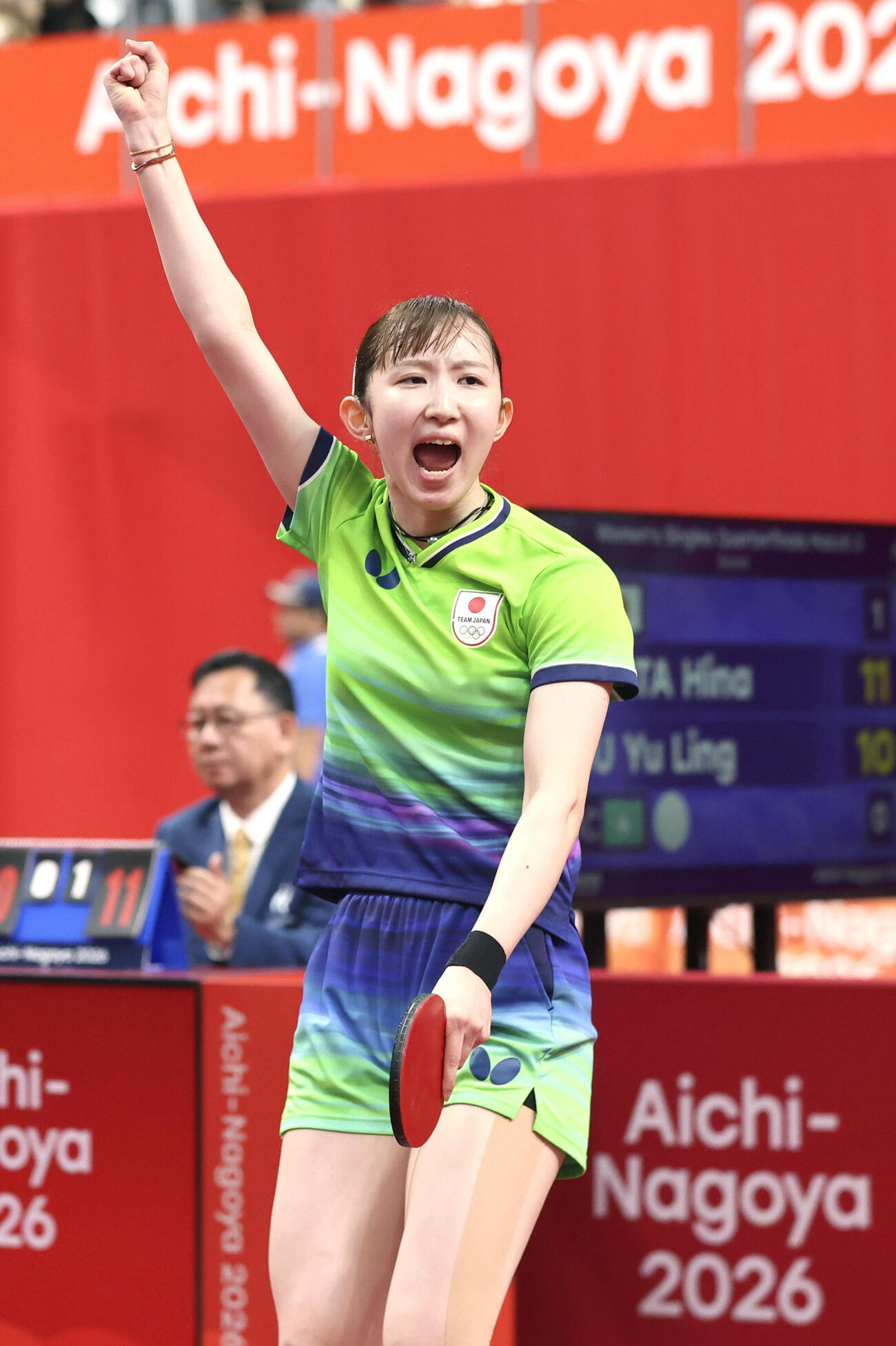 女子シングルス準々決勝　マカオ選手からセットを奪いガッツポーズする早田ひな＝豊田市総合体育館（共同）