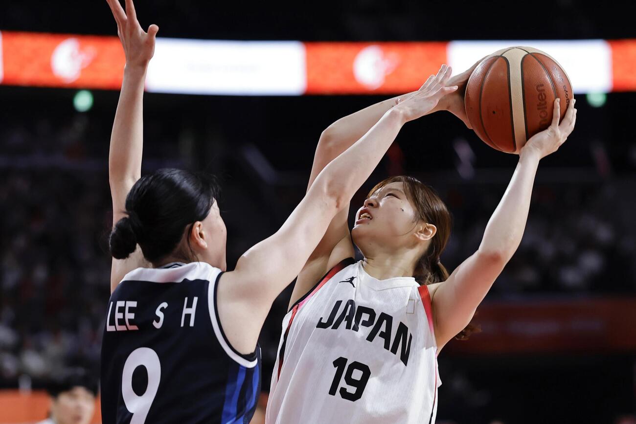 日本－韓国　第3クオーター、シュートを決める舘山＝IGアリーナ（共同）