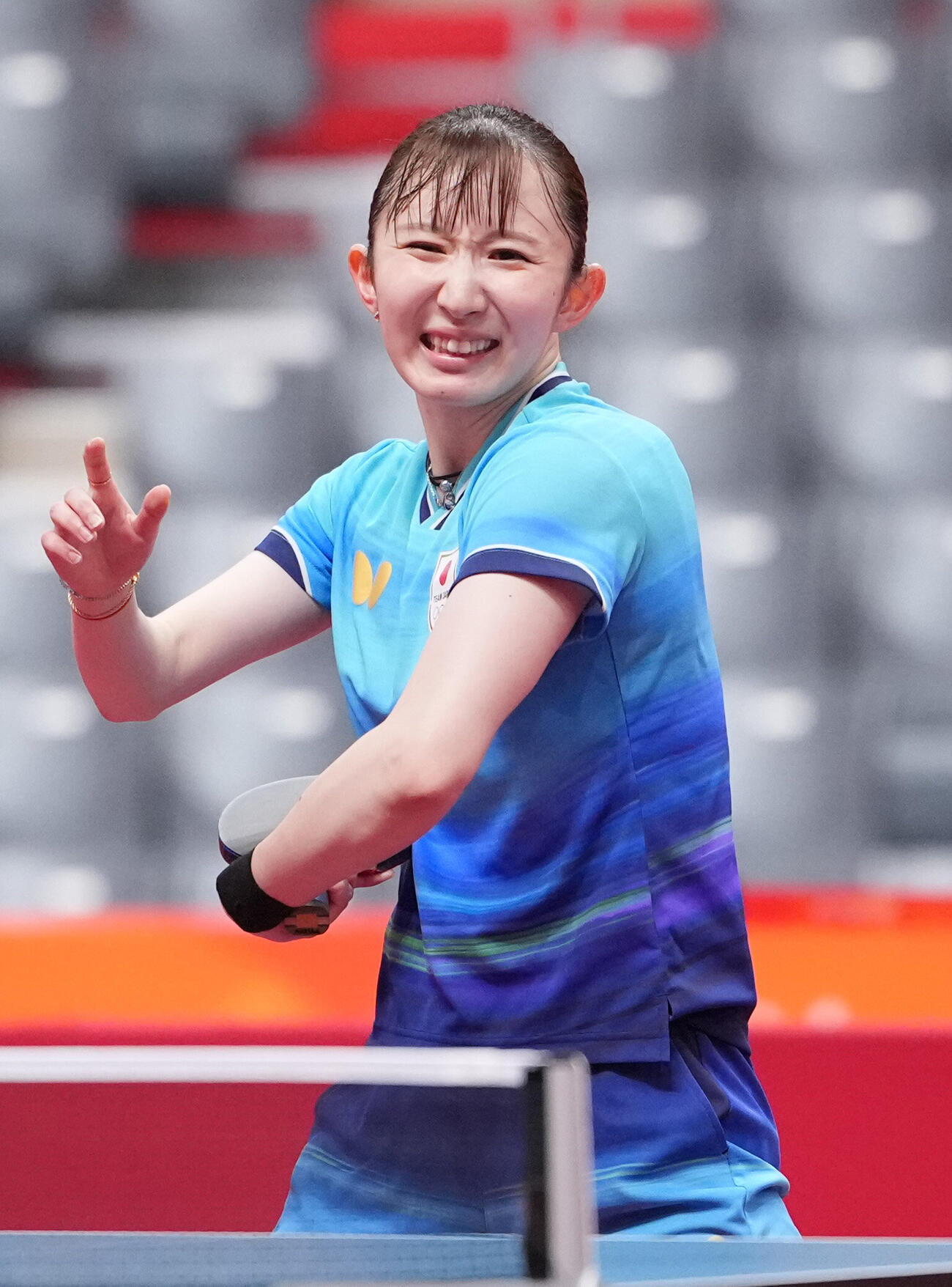 卓球女子シングルス準決勝　早田ひな対孫穎莎　ポイントを奪えず悔しい表情を見せる早田ひな（撮影・森本幸一）