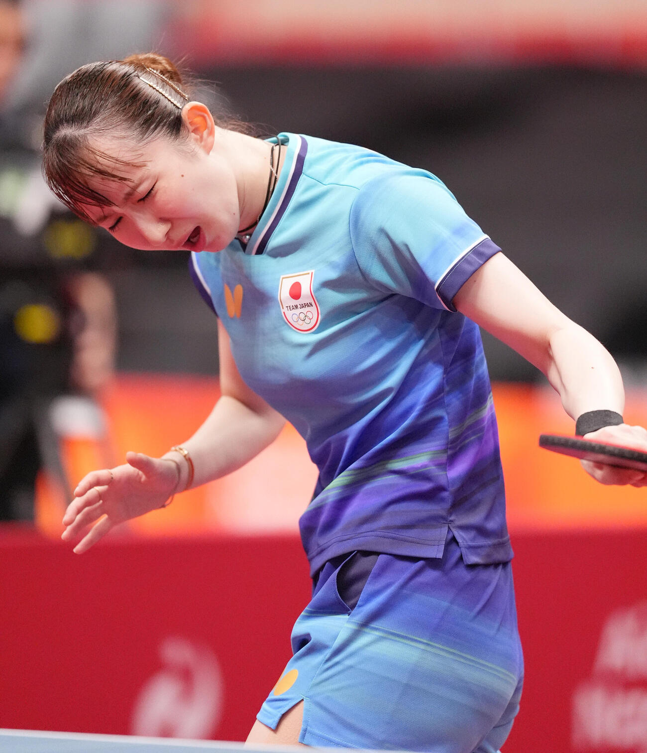 卓球女子シングルス準決勝　早田ひな対孫穎莎　孫穎莎にポイントを取られ悔しい表情を見せる早田ひな（撮影・森本幸一）