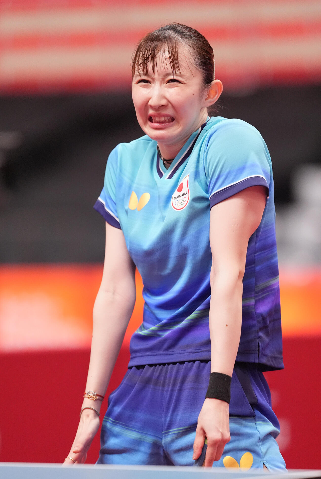 卓球女子シングルス準決勝　早田ひな対孫穎莎　孫穎莎にポイントを取られ悔しい表情を見せる早田ひな（撮影・森本幸一）