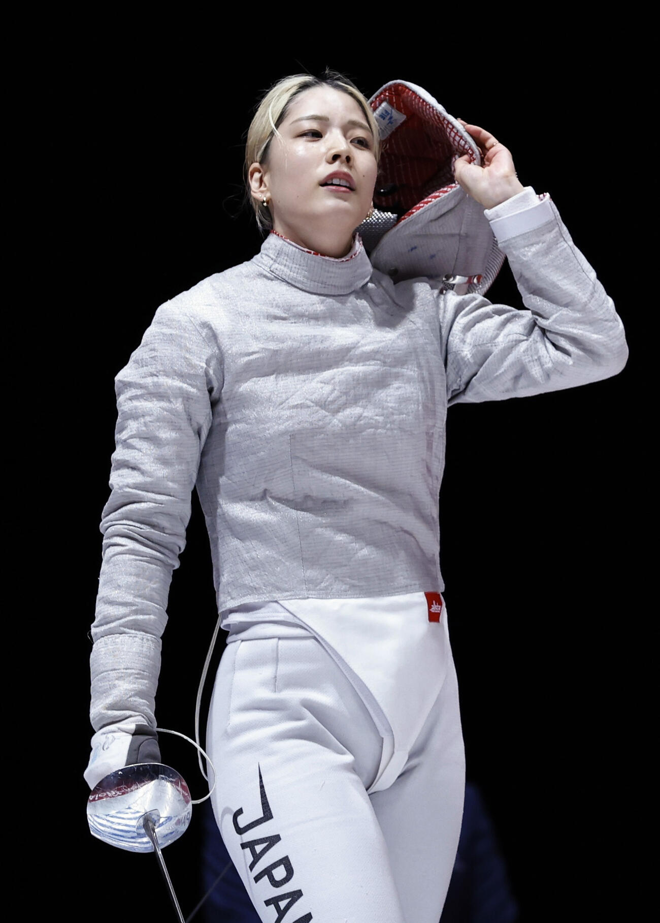 女子サーブル団体決勝で韓国に敗れた江村美咲（共同）