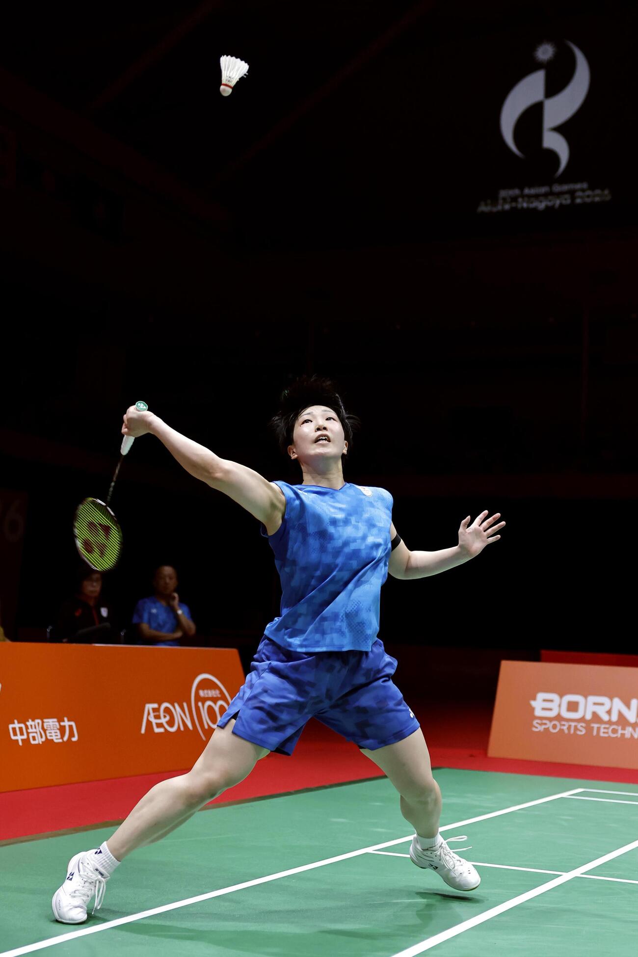 女子シングルス準決勝　プレーする山口茜＝一宮市総合体育館（共同）