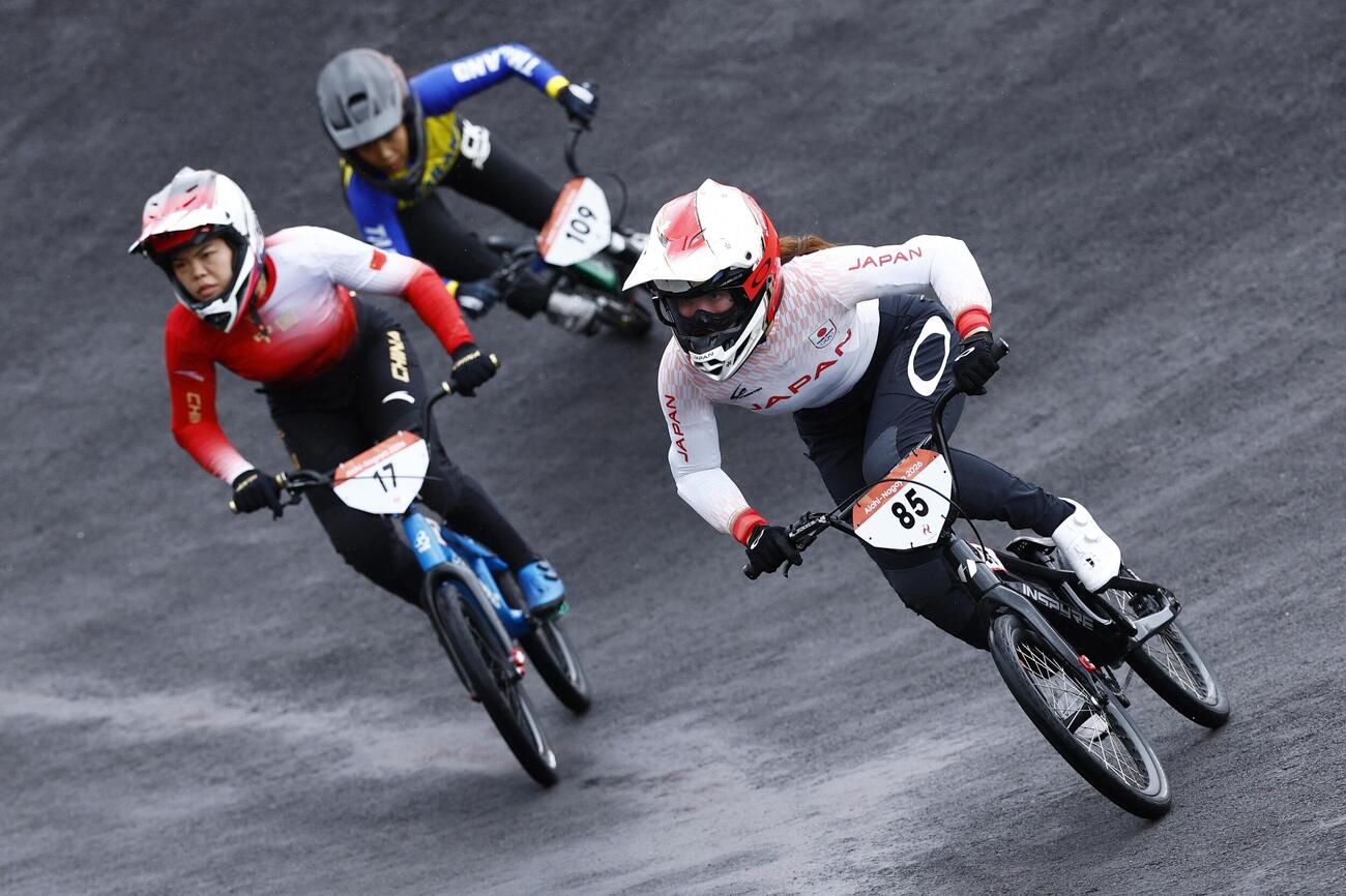 女子BMXレースで優勝した畠山紗英＝名古屋競輪場BMXレースコース（共同）