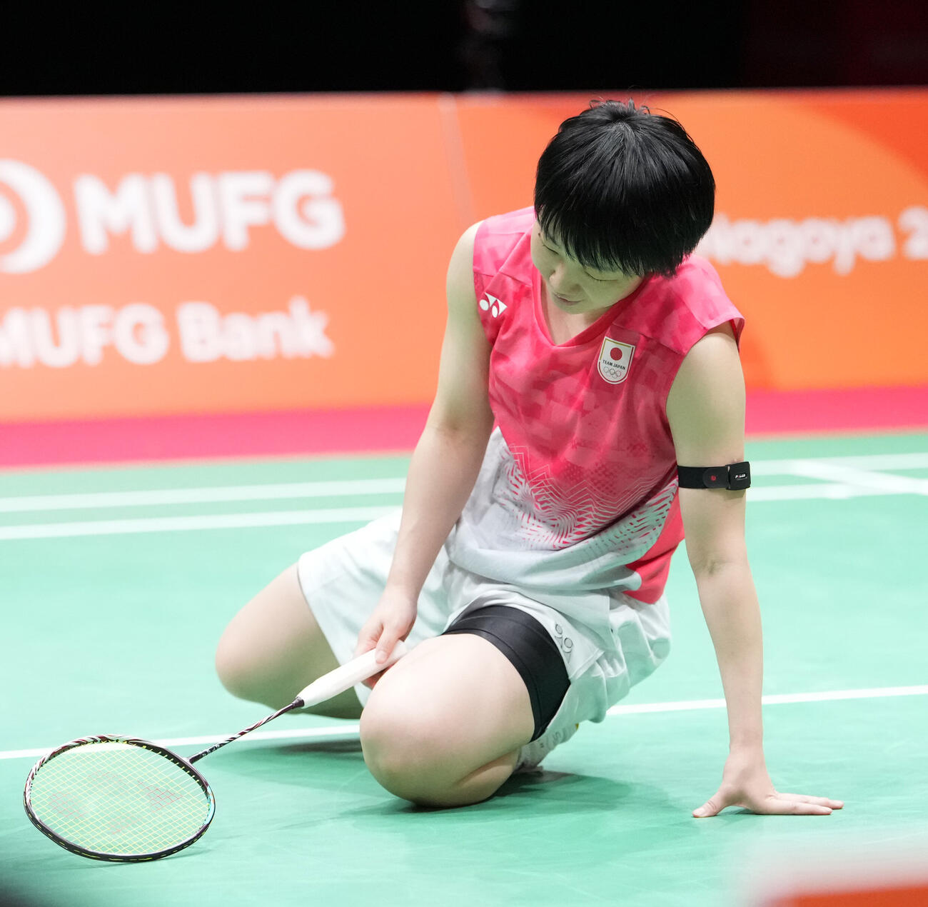 バドミントン女子シングルス決勝　ポイントを奪われがっくりする山口茜（撮影・森本幸一）