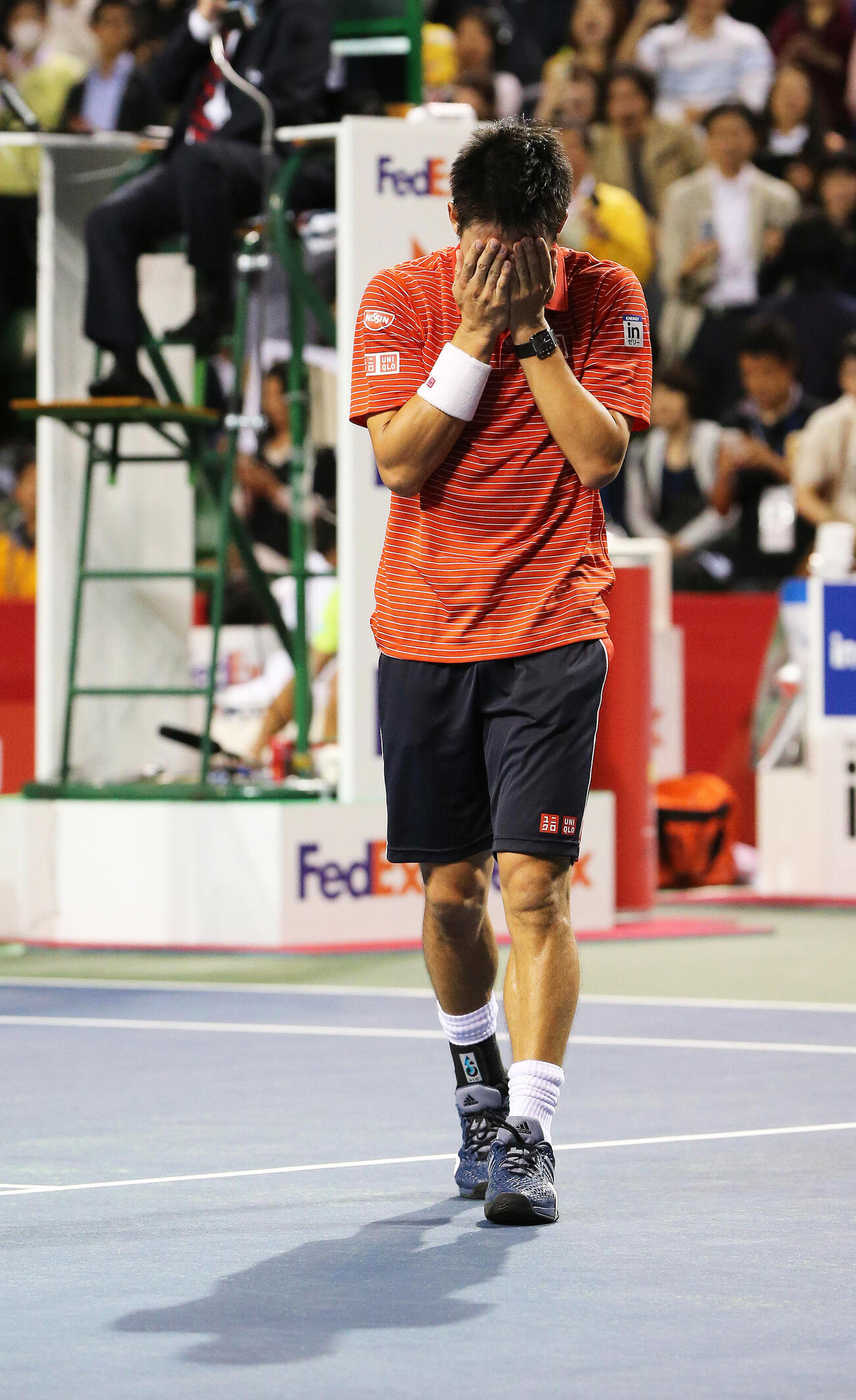 楽天ジャパン・オープン　泣きながらコーチ陣の席に向かう錦織圭（2014年10月5日撮影）