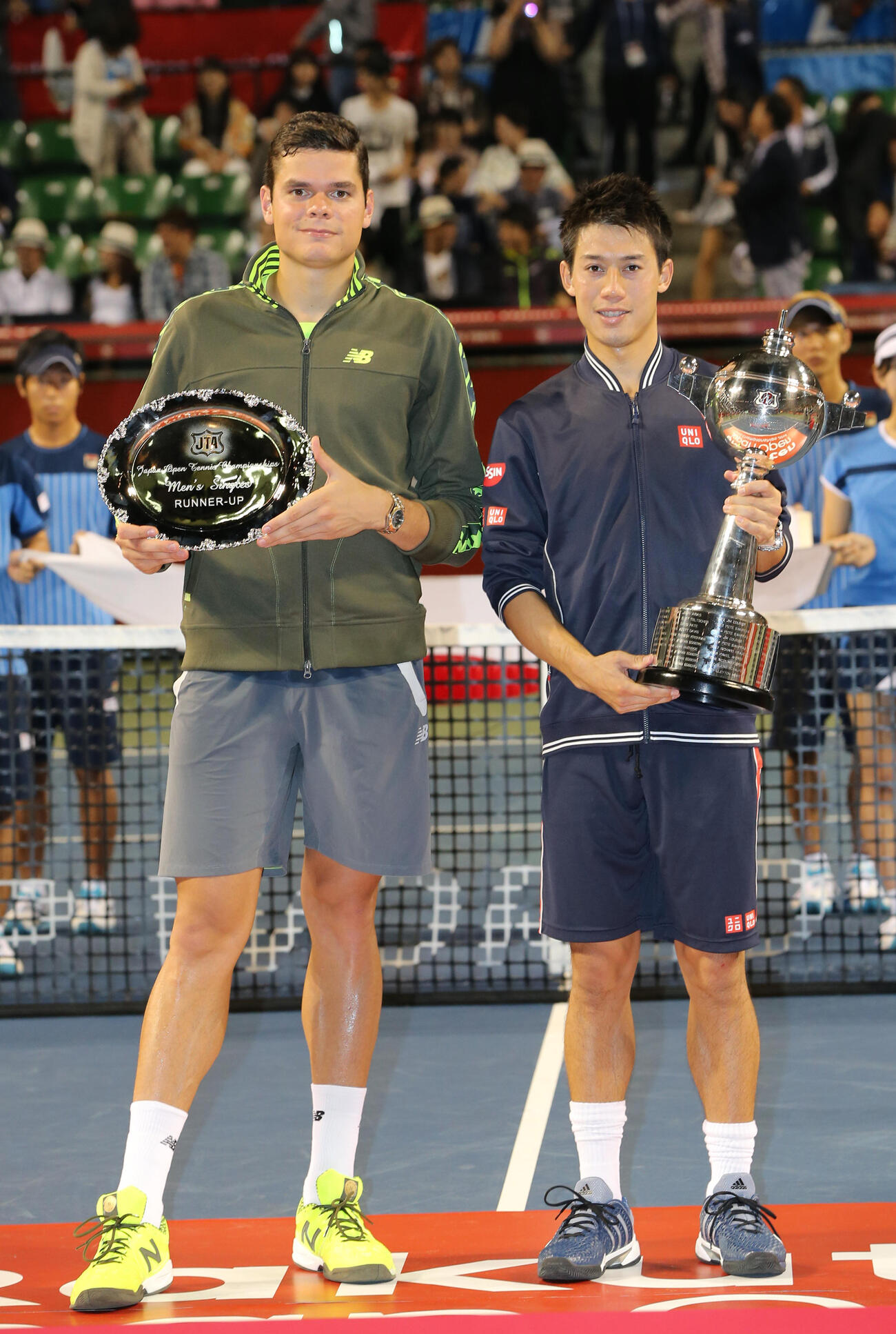 楽天ジャパン・オープン　表彰式で並ぶラオニッチ（左）と錦織（2014年10月5日撮影）