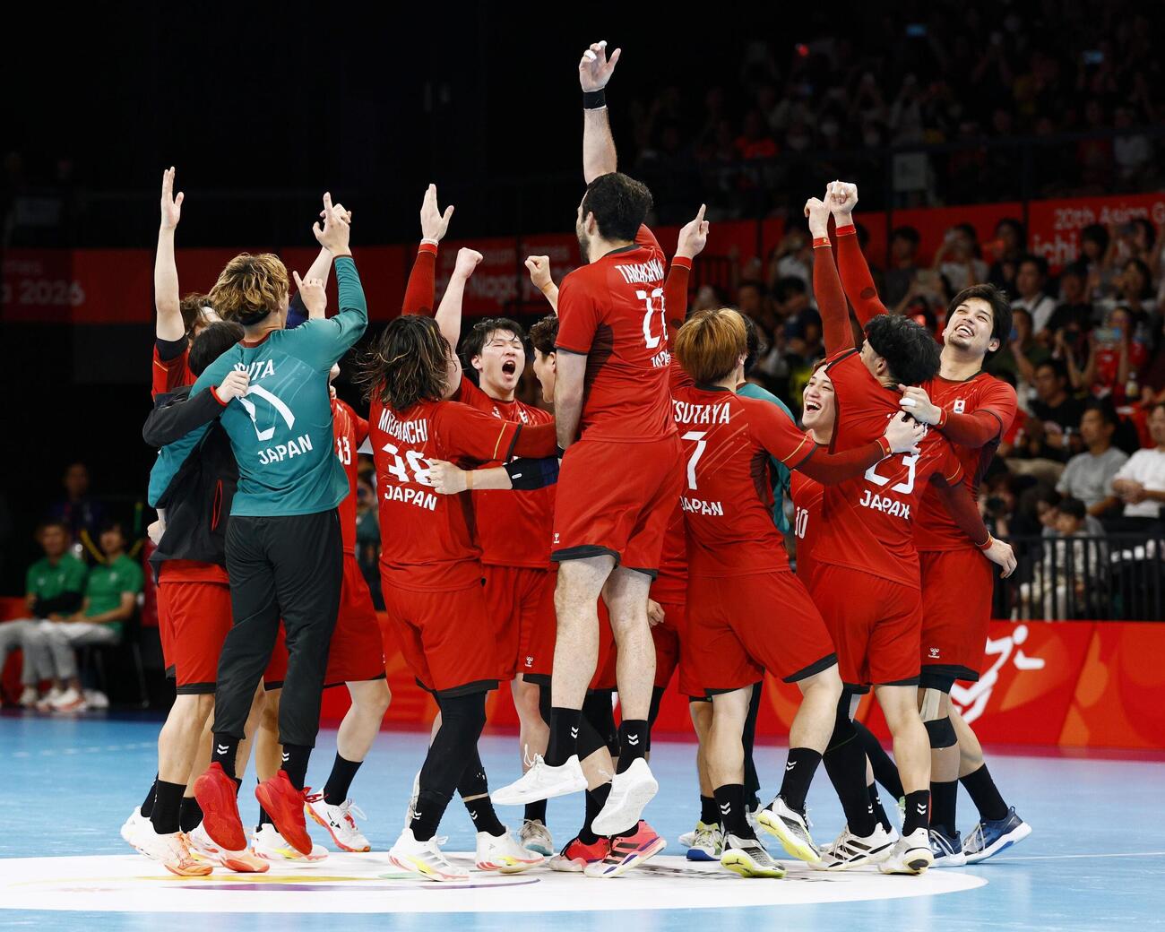 男子3位決定戦で韓国に勝利した日本（共同）
