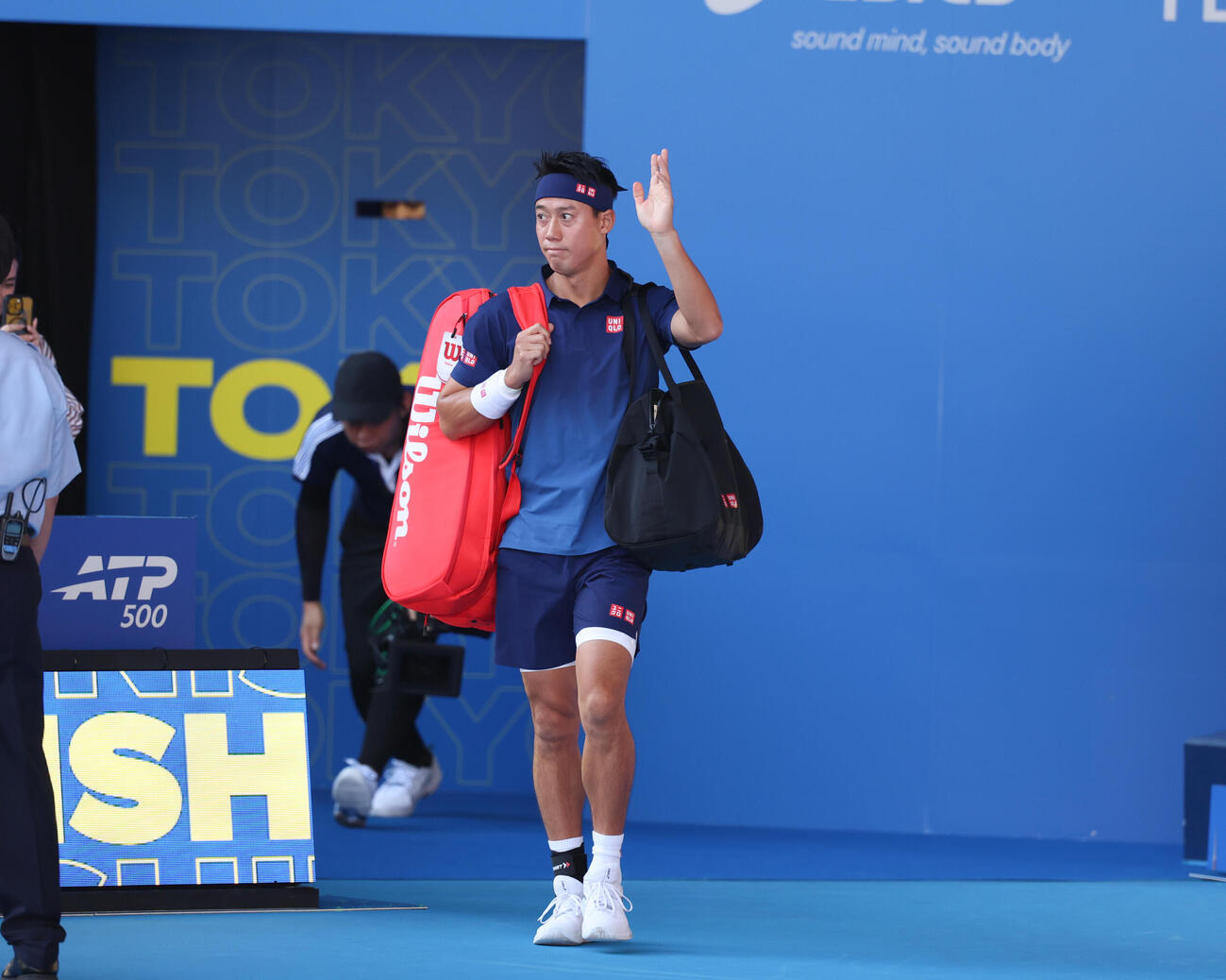 錦織圭対フランシス・ティアフォー　入場する錦織圭（撮影・増田悦実）