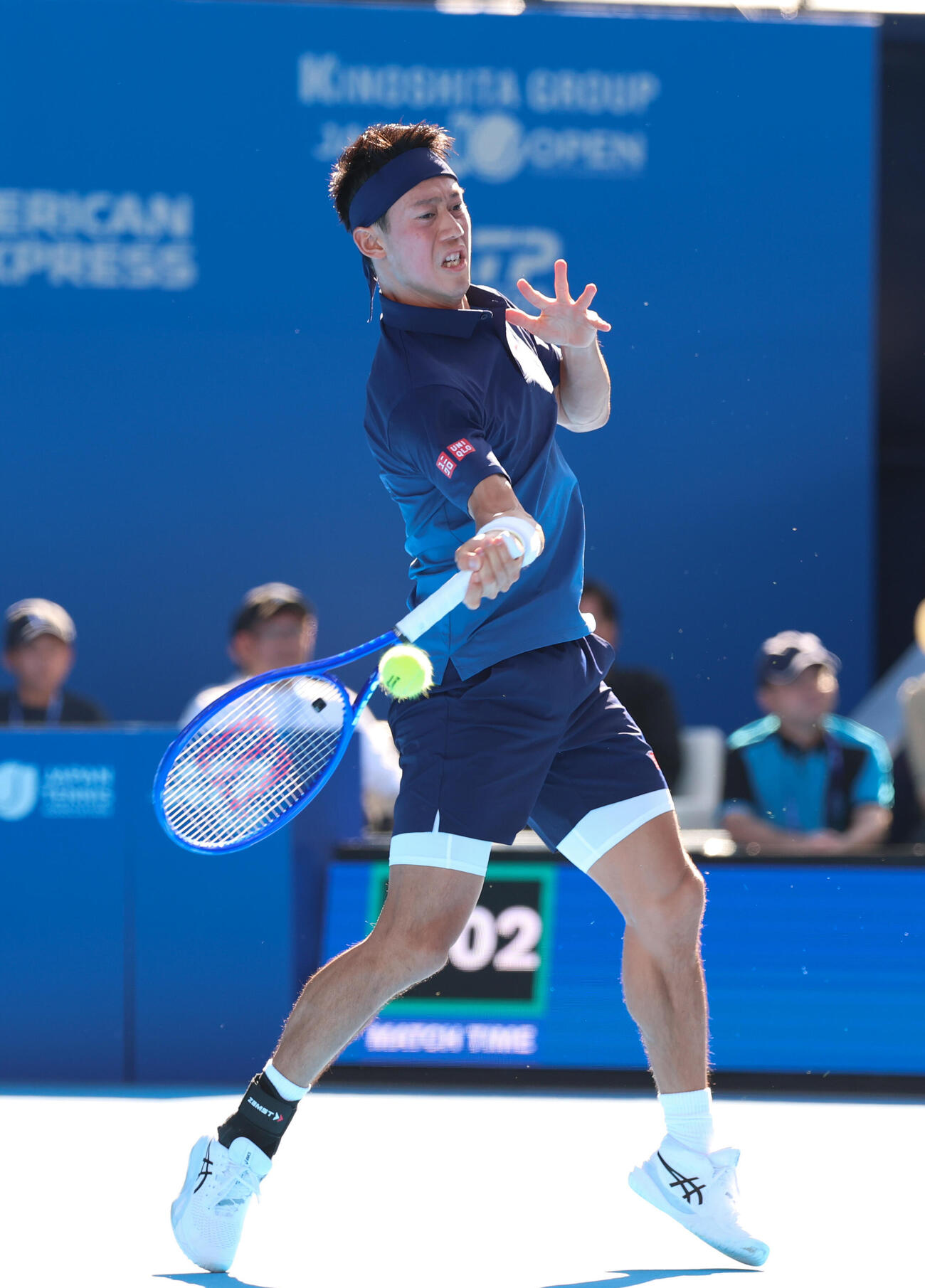 錦織圭対フランシス・ティアフォー　第1セット、フォアハンドを放つ錦織圭（撮影・増田悦実）