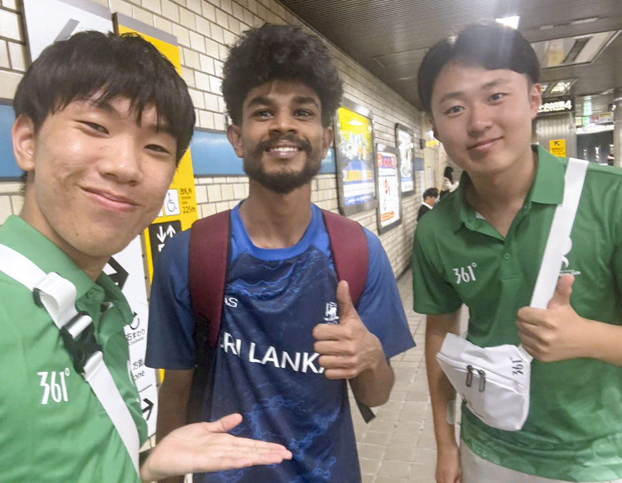 運営ボランティアとして参加した朝鮮大学校の曹永武さん（右）＝9月、名古屋市（本人提供）(共同)