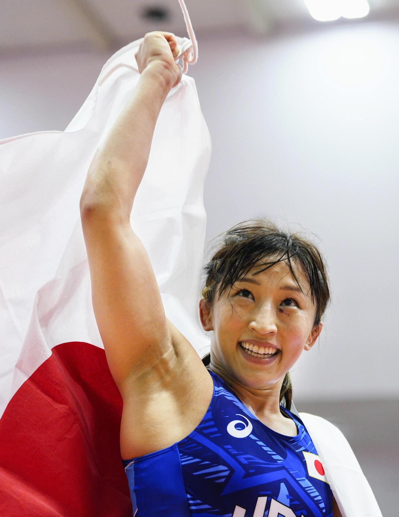 女子50キロ級で優勝した須崎優衣＝名古屋市稲永SC(共同)
