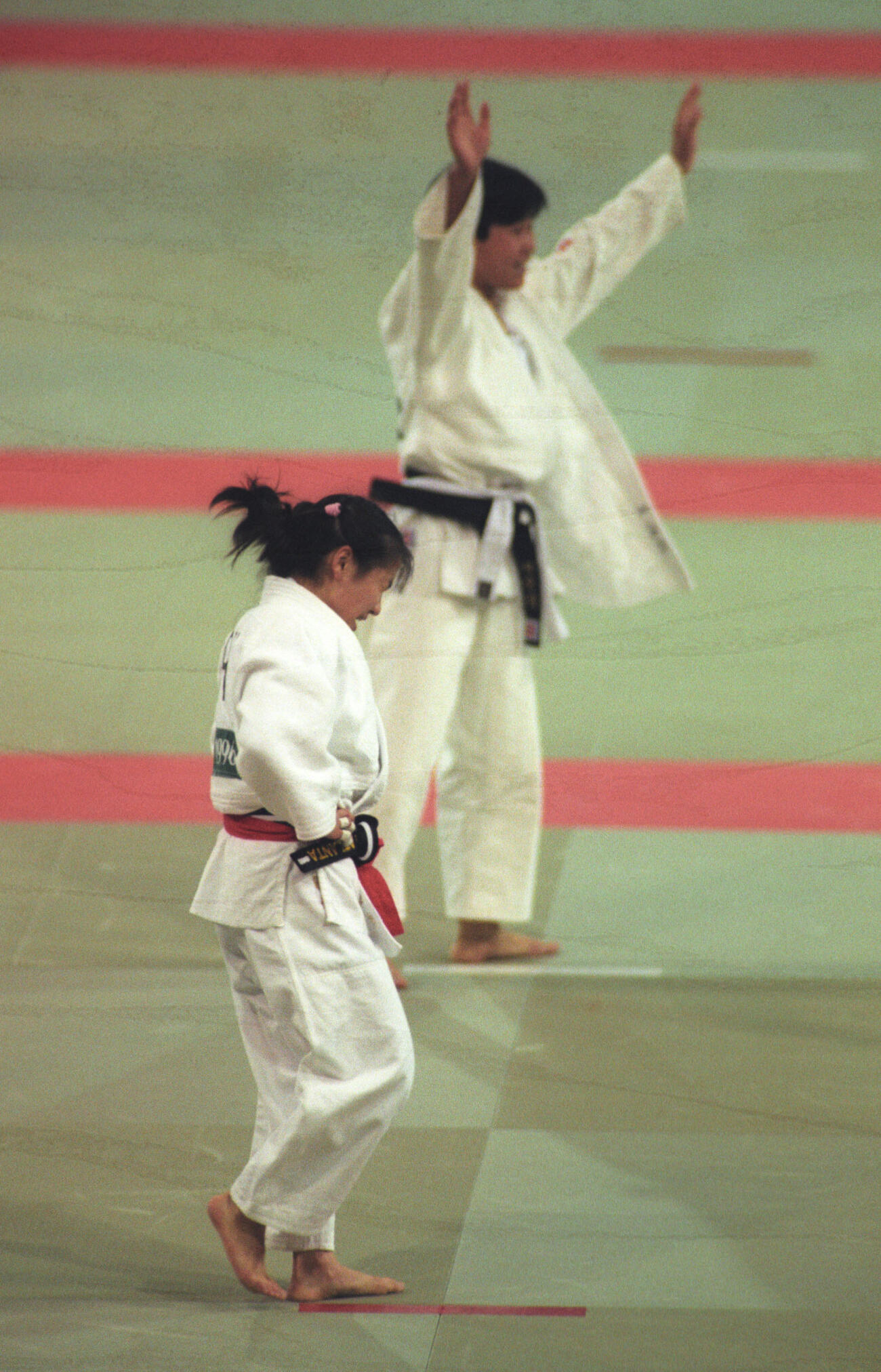 アトランタ五輪・柔道女子48キロ級決勝戦　ケー・スンヒ対田村亮子　田村亮子（手前）はケー・スンヒに敗れ銀メダルに終わる（撮影・河南真一）＝1996年7月撮影