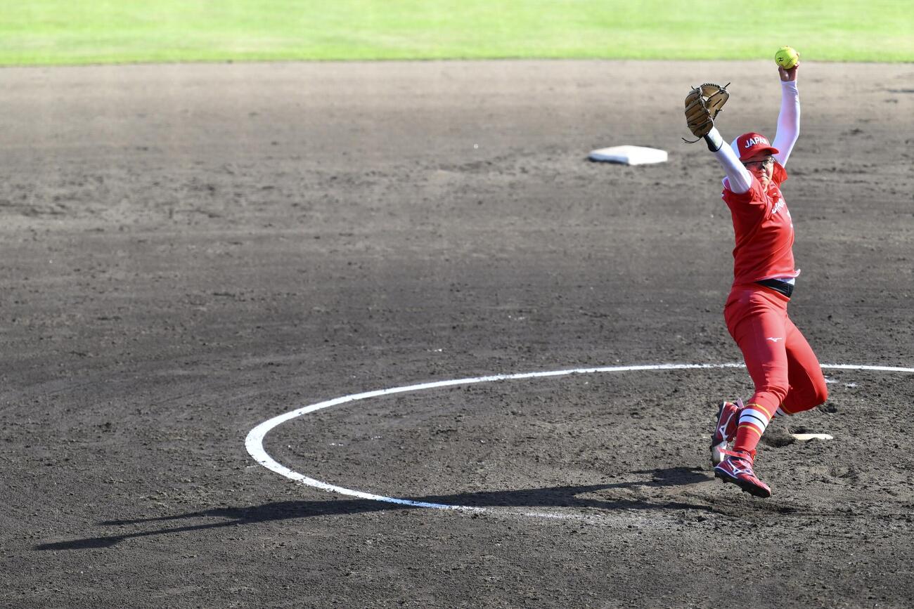 ソフトボール決勝　日本対中国　日本先発の後藤希友（撮影・滝沢徹郎）