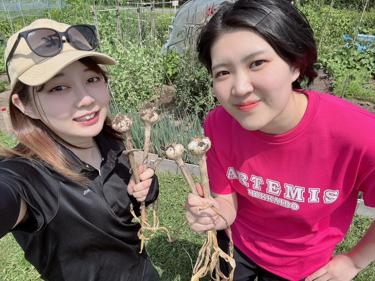 アルテミス北海道・杉浦由奈（左）と柴田理奈