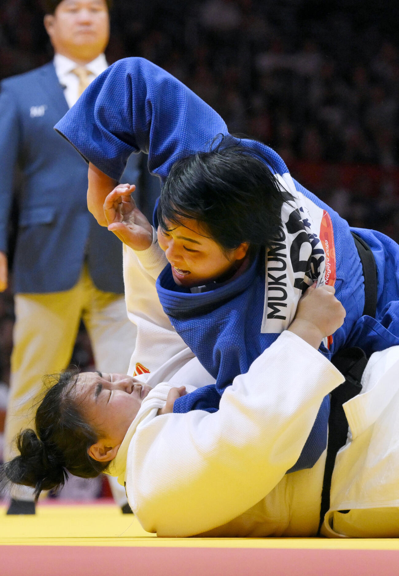 混合団体決勝　カザフスタン選手（下）に一本勝ちした椋木美希＝IGアリーナ(共同)